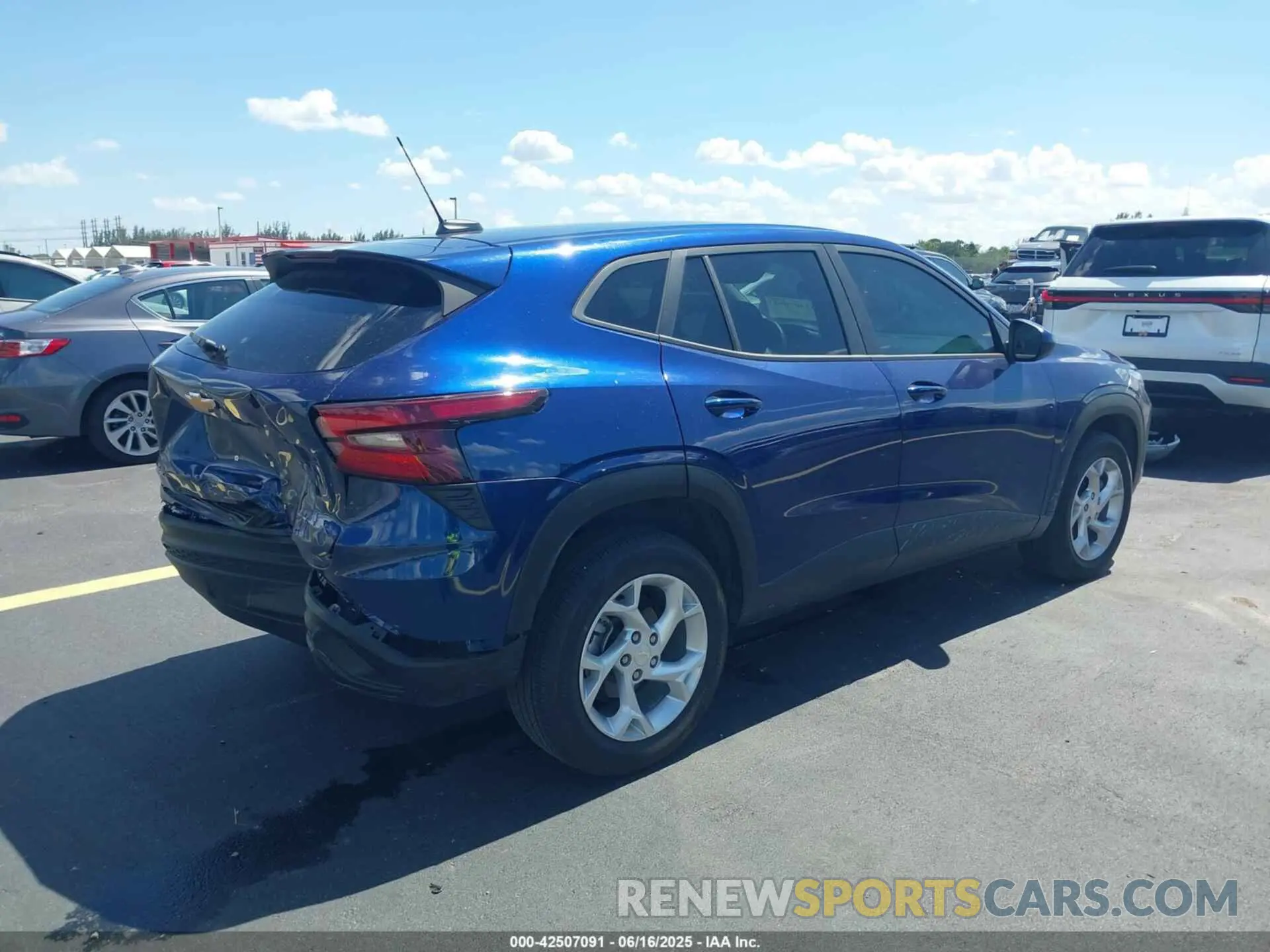 4 Фотография поврежденного автомобиля KL77LFE21RC162568 CHEVROLET TRAX 2024