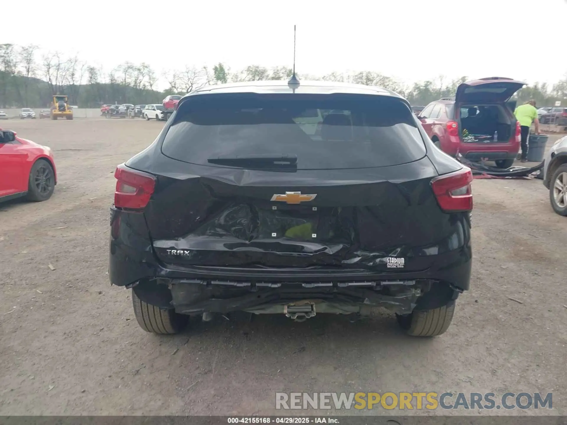 17 Фотография поврежденного автомобиля KL77LFE22RC073575 CHEVROLET TRAX 2024