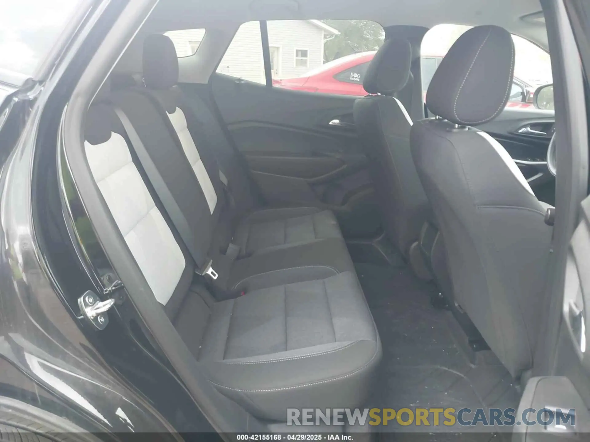 8 Фотография поврежденного автомобиля KL77LFE22RC073575 CHEVROLET TRAX 2024
