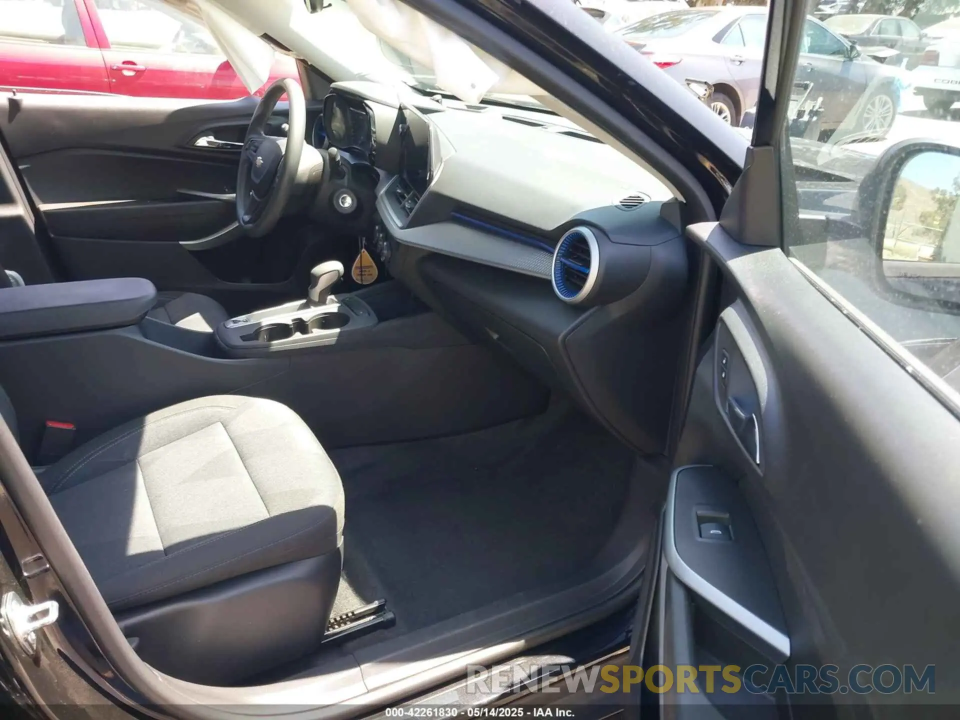 5 Photograph of a damaged car KL77LFE22RC230506 CHEVROLET TRAX 2024