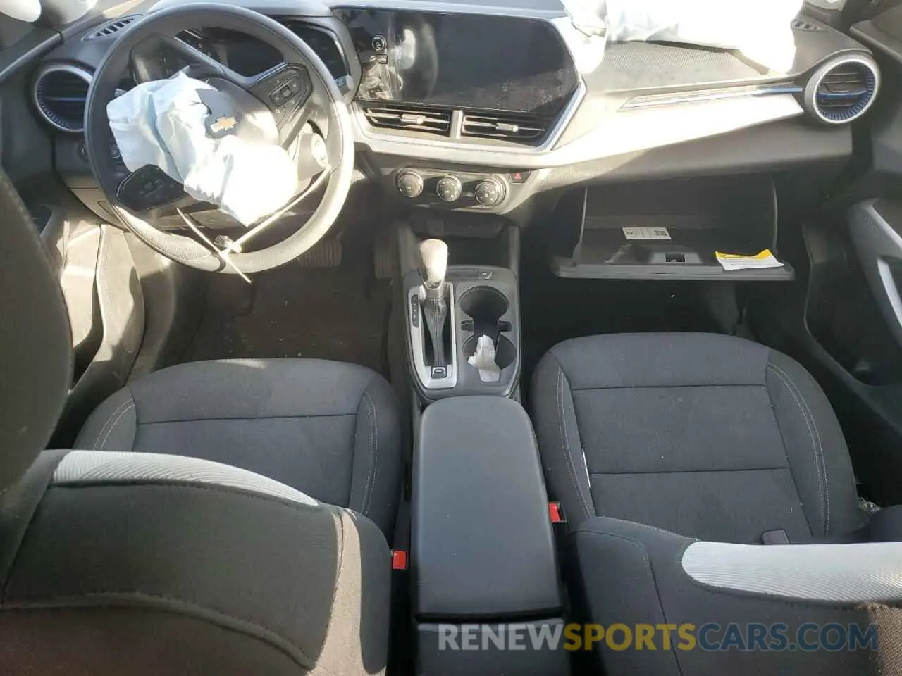 8 Фотография поврежденного автомобиля KL77LFE23RC000618 CHEVROLET TRAX 2024