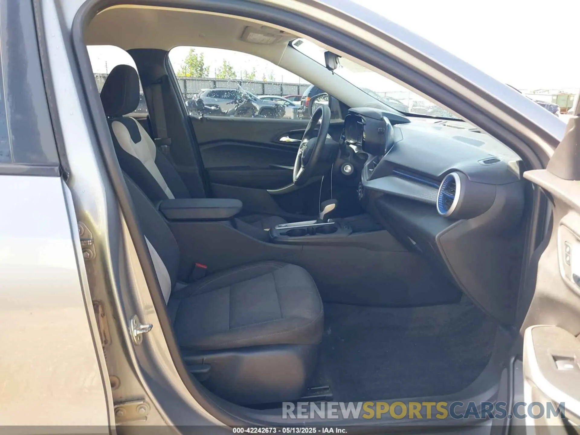 5 Photograph of a damaged car KL77LFE23RC112402 CHEVROLET TRAX 2024