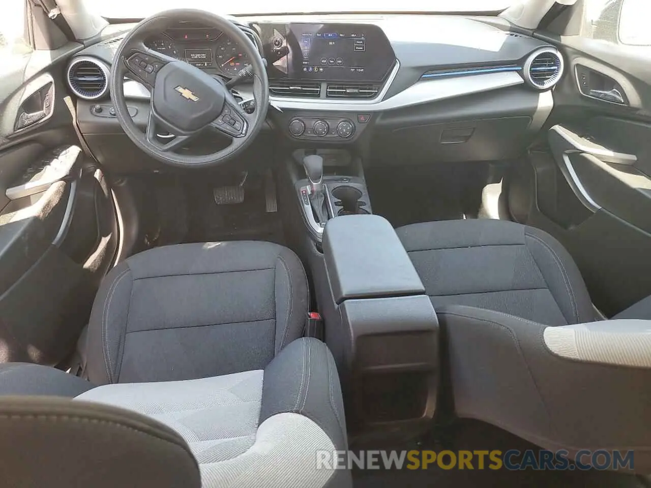 8 Фотография поврежденного автомобиля KL77LFE23RC163043 CHEVROLET TRAX 2024