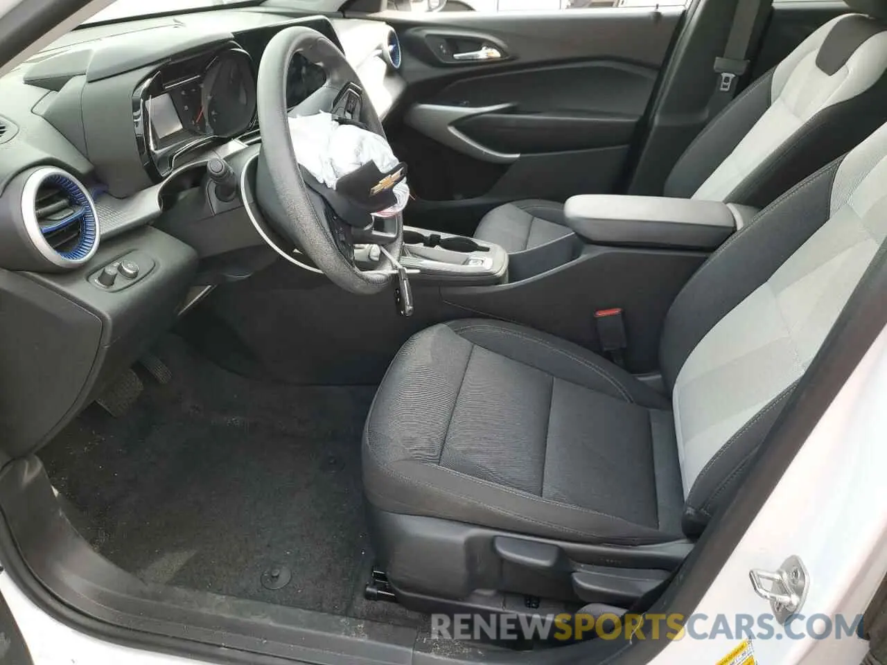 7 Photograph of a damaged car KL77LFE23RC231292 CHEVROLET TRAX 2024