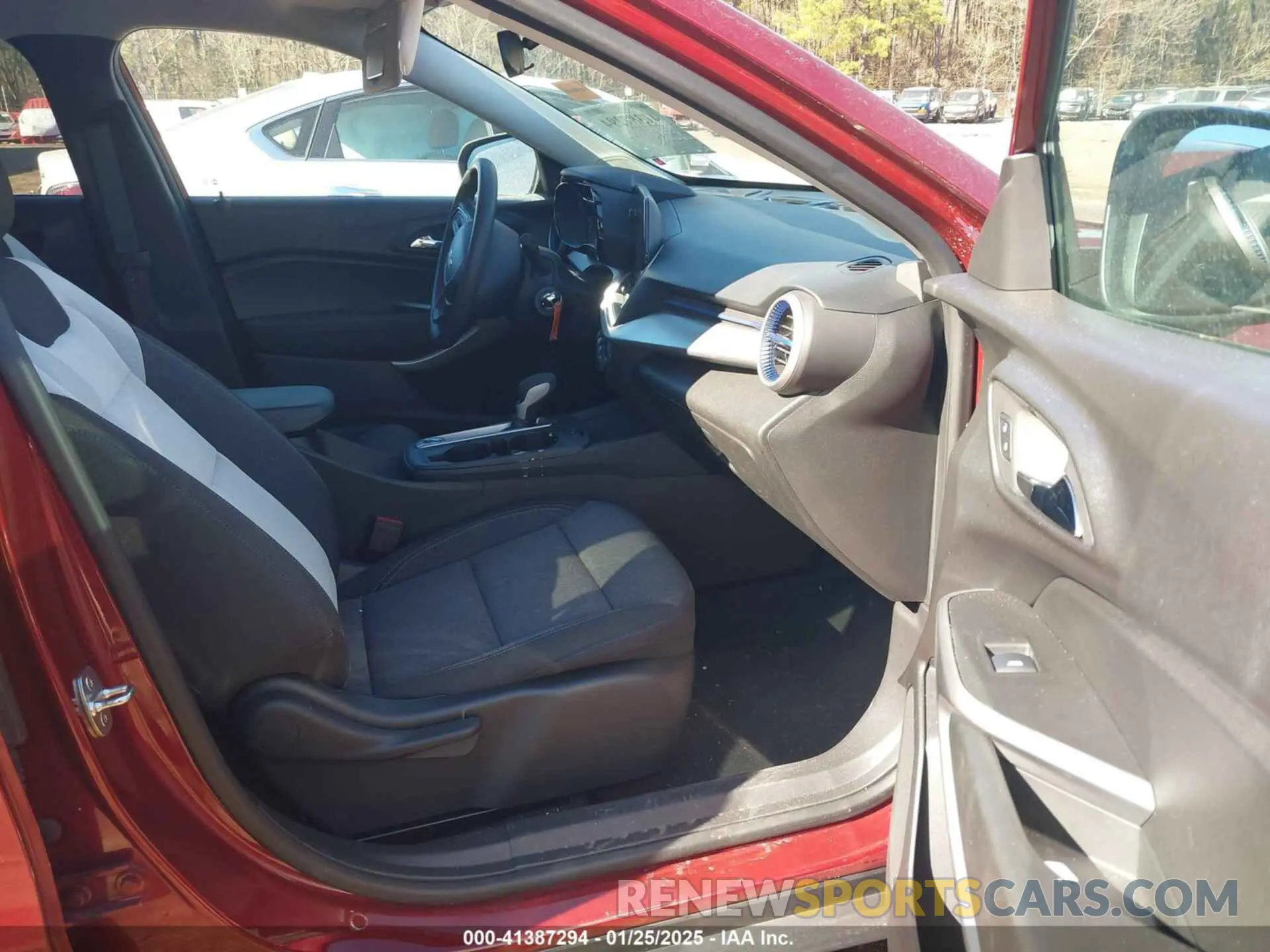5 Фотография поврежденного автомобиля KL77LFE24RC063422 CHEVROLET TRAX 2024