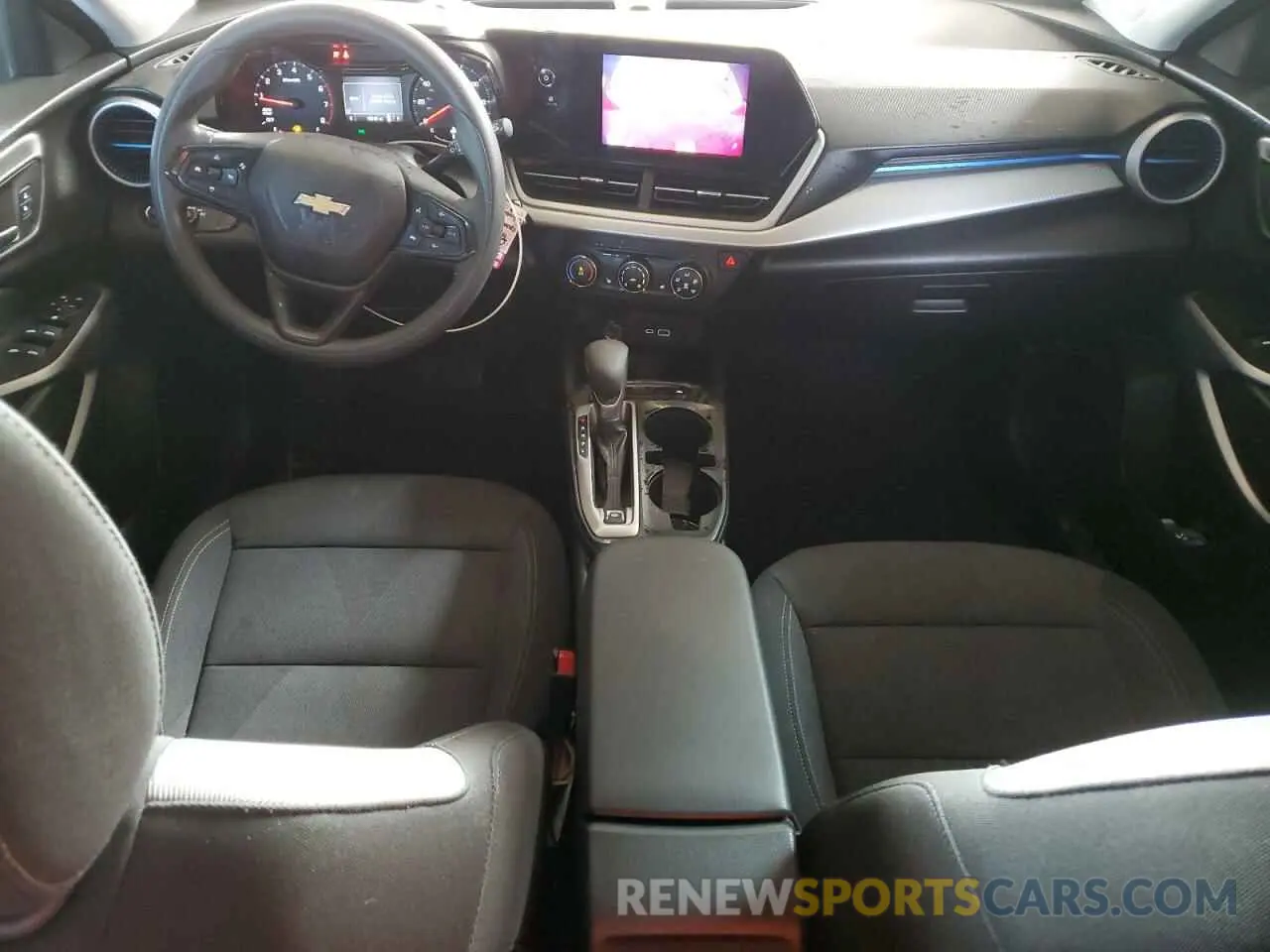 8 Фотография поврежденного автомобиля KL77LFE24RC119634 CHEVROLET TRAX 2024