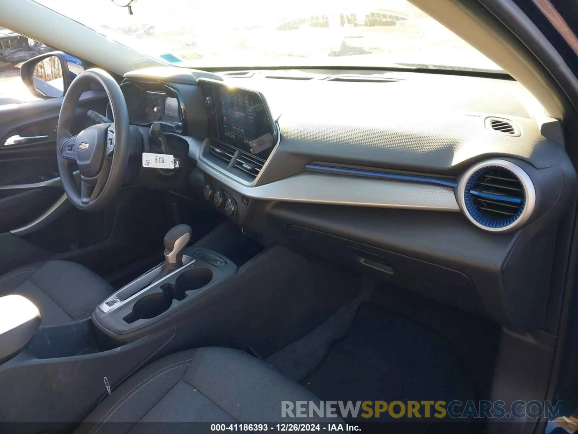 5 Фотография поврежденного автомобиля KL77LFE24RC213903 CHEVROLET TRAX 2024