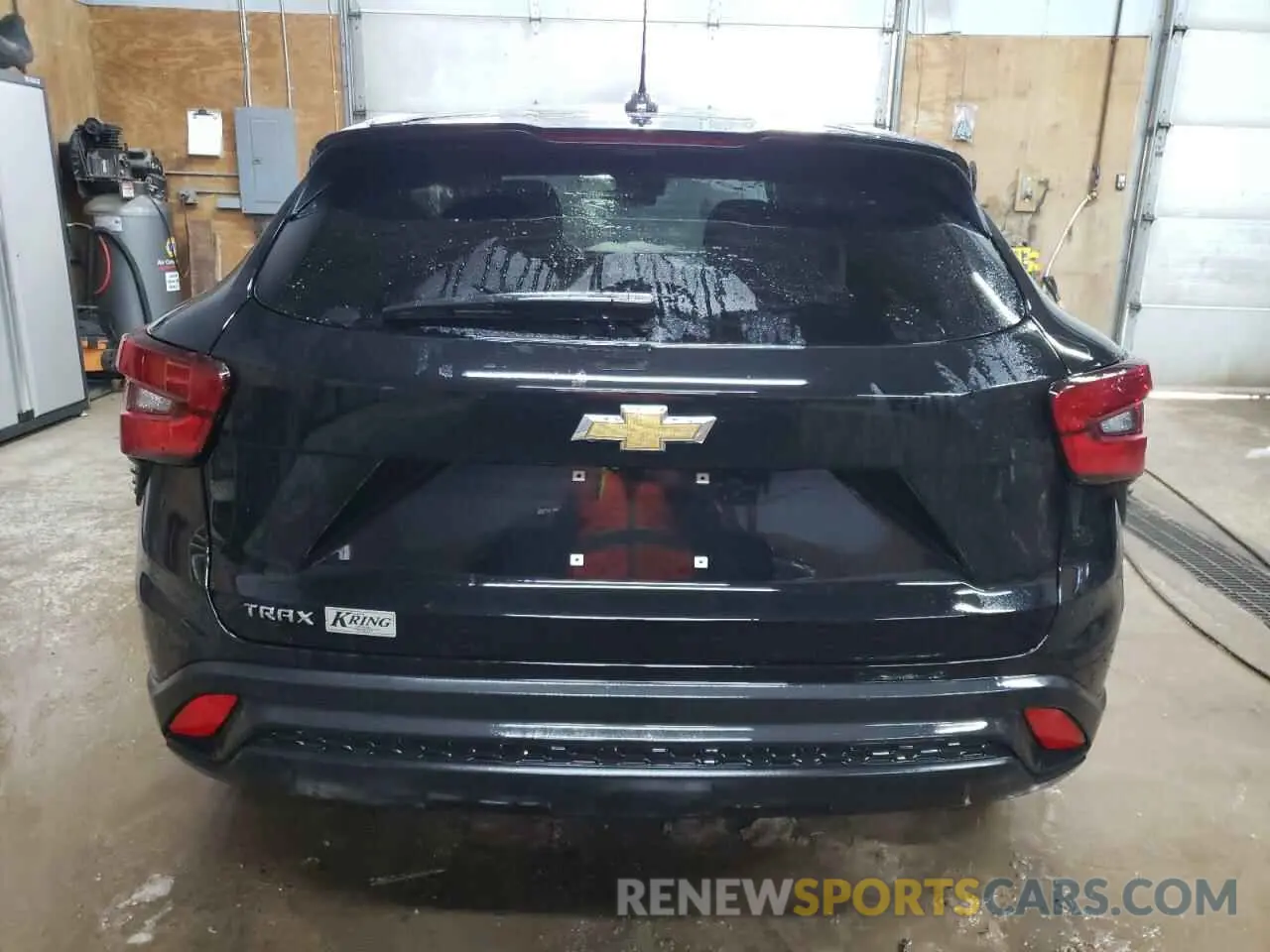 6 Photograph of a damaged car KL77LFE25RC037086 CHEVROLET TRAX 2024