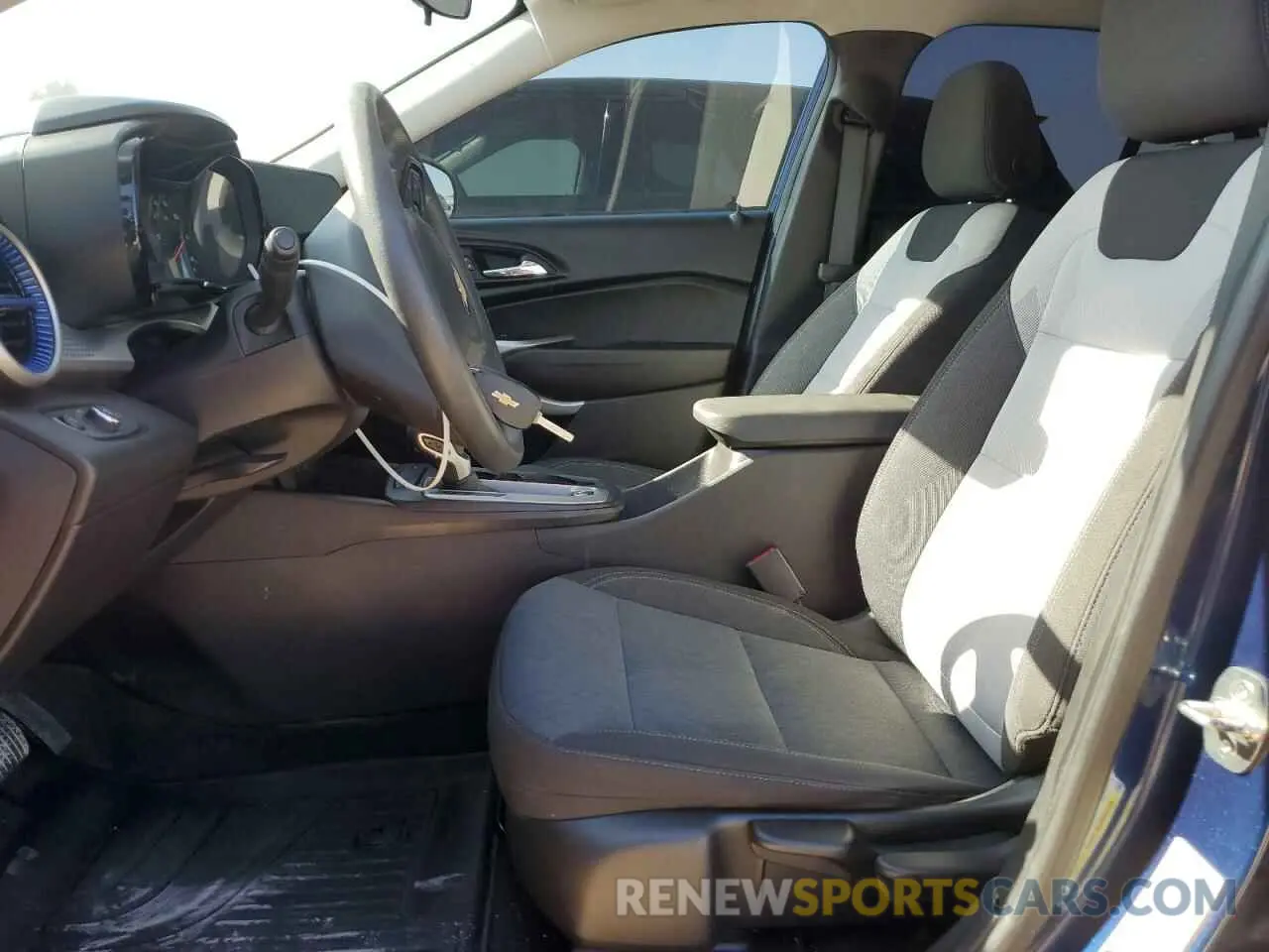 7 Фотография поврежденного автомобиля KL77LFE25RC073103 CHEVROLET TRAX 2024