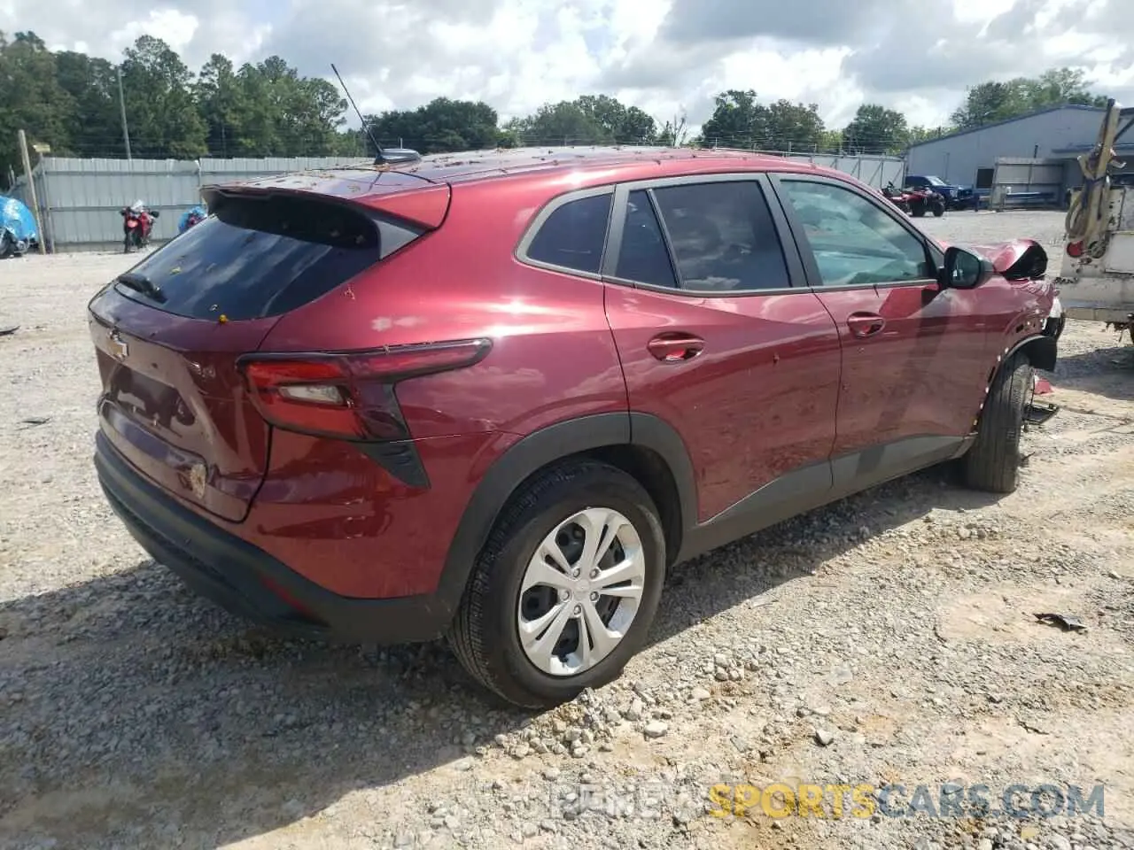 3 Фотография поврежденного автомобиля KL77LFE25RC077250 CHEVROLET TRAX 2024