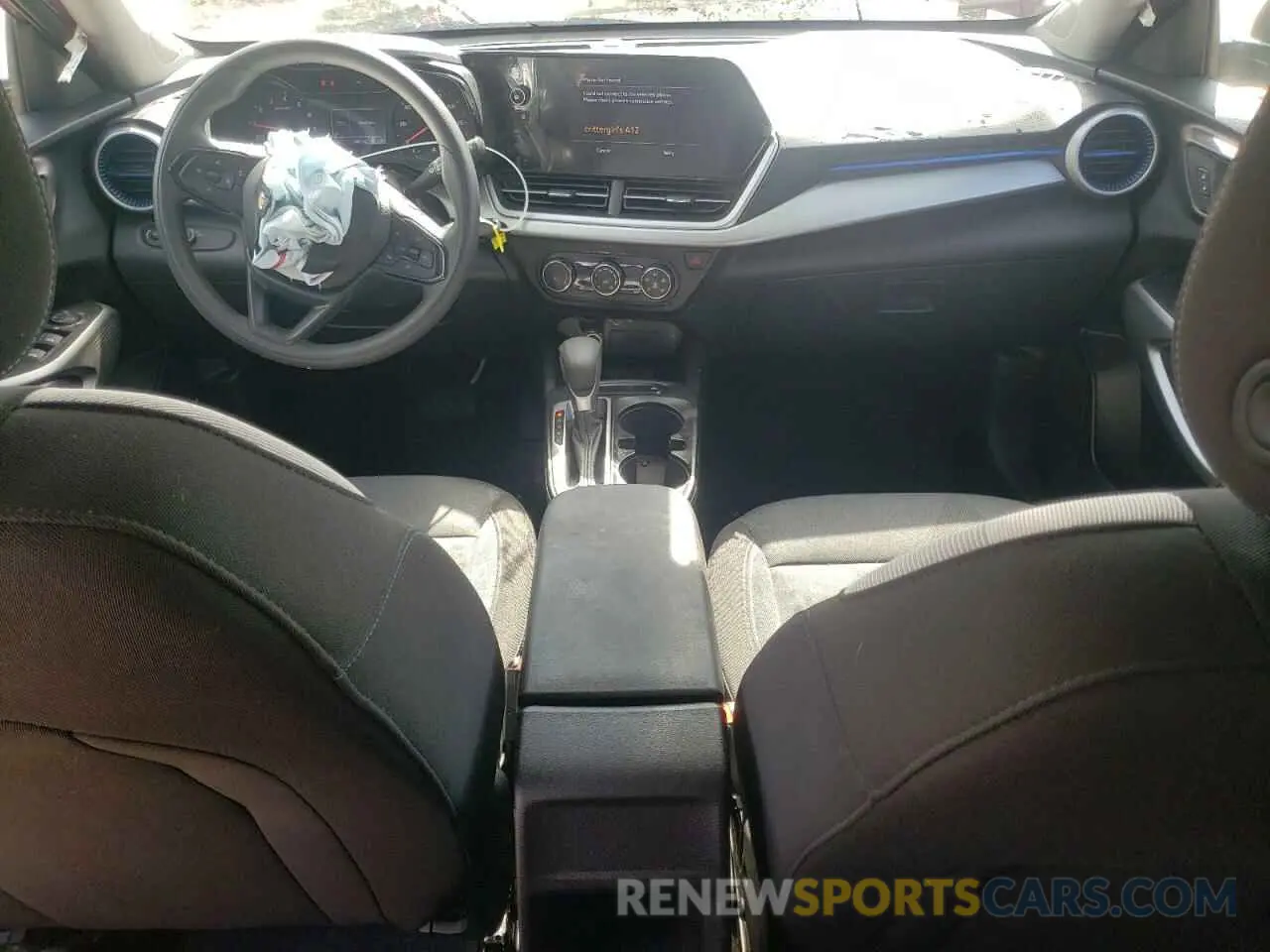 8 Фотография поврежденного автомобиля KL77LFE25RC077250 CHEVROLET TRAX 2024