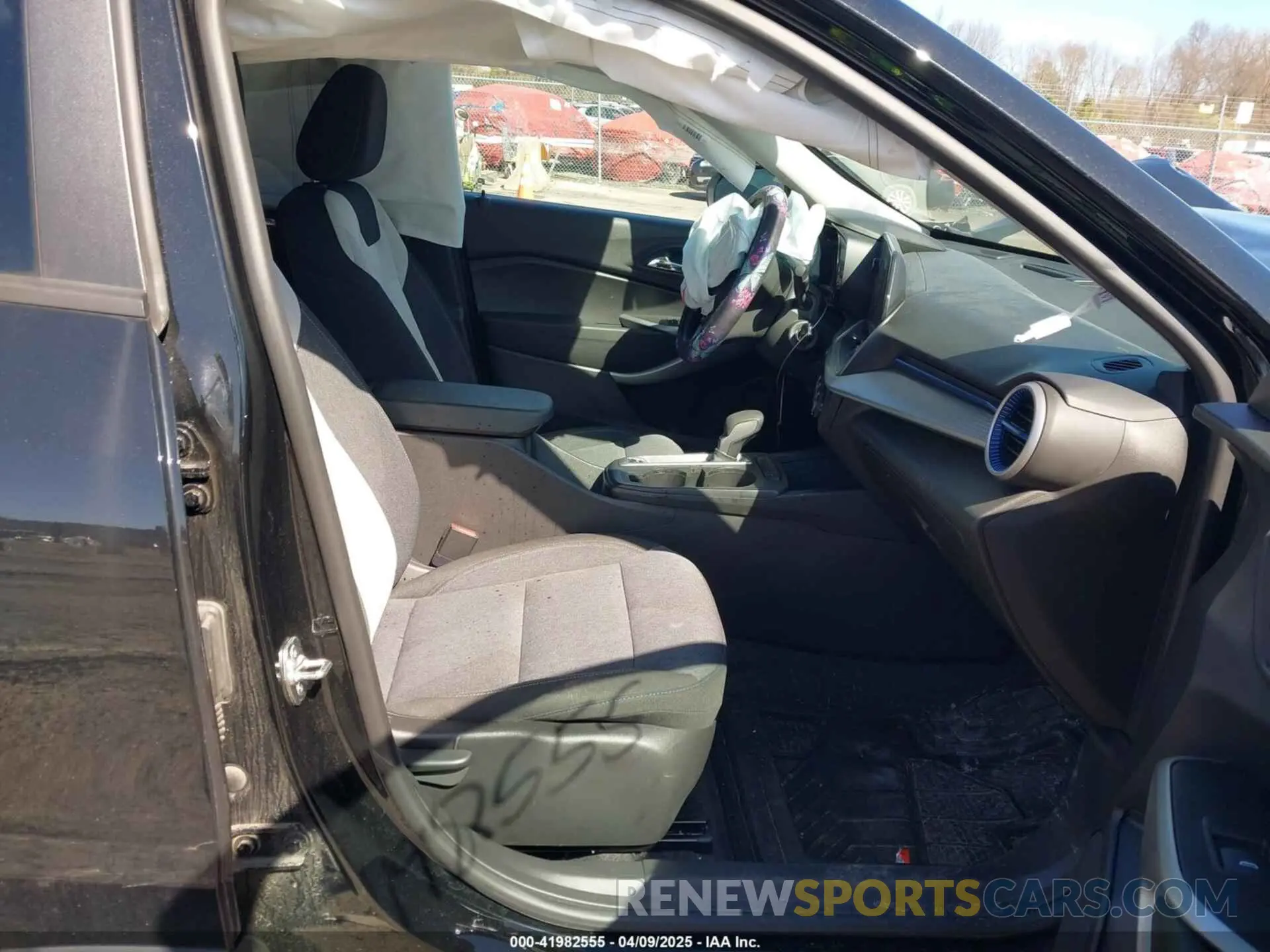 5 Photograph of a damaged car KL77LFE25RC107816 CHEVROLET TRAX 2024