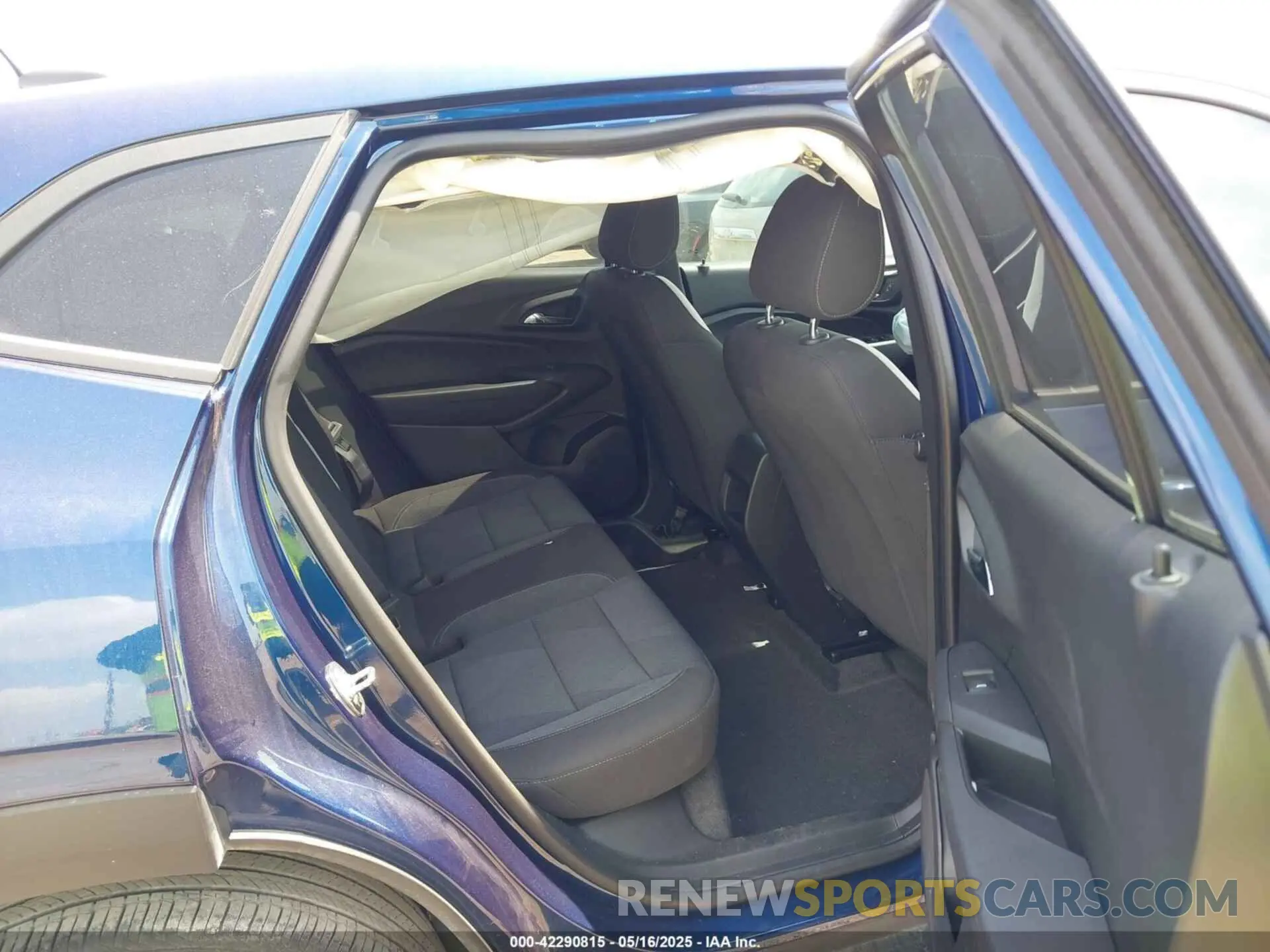 8 Фотография поврежденного автомобиля KL77LFE25RC166283 CHEVROLET TRAX 2024