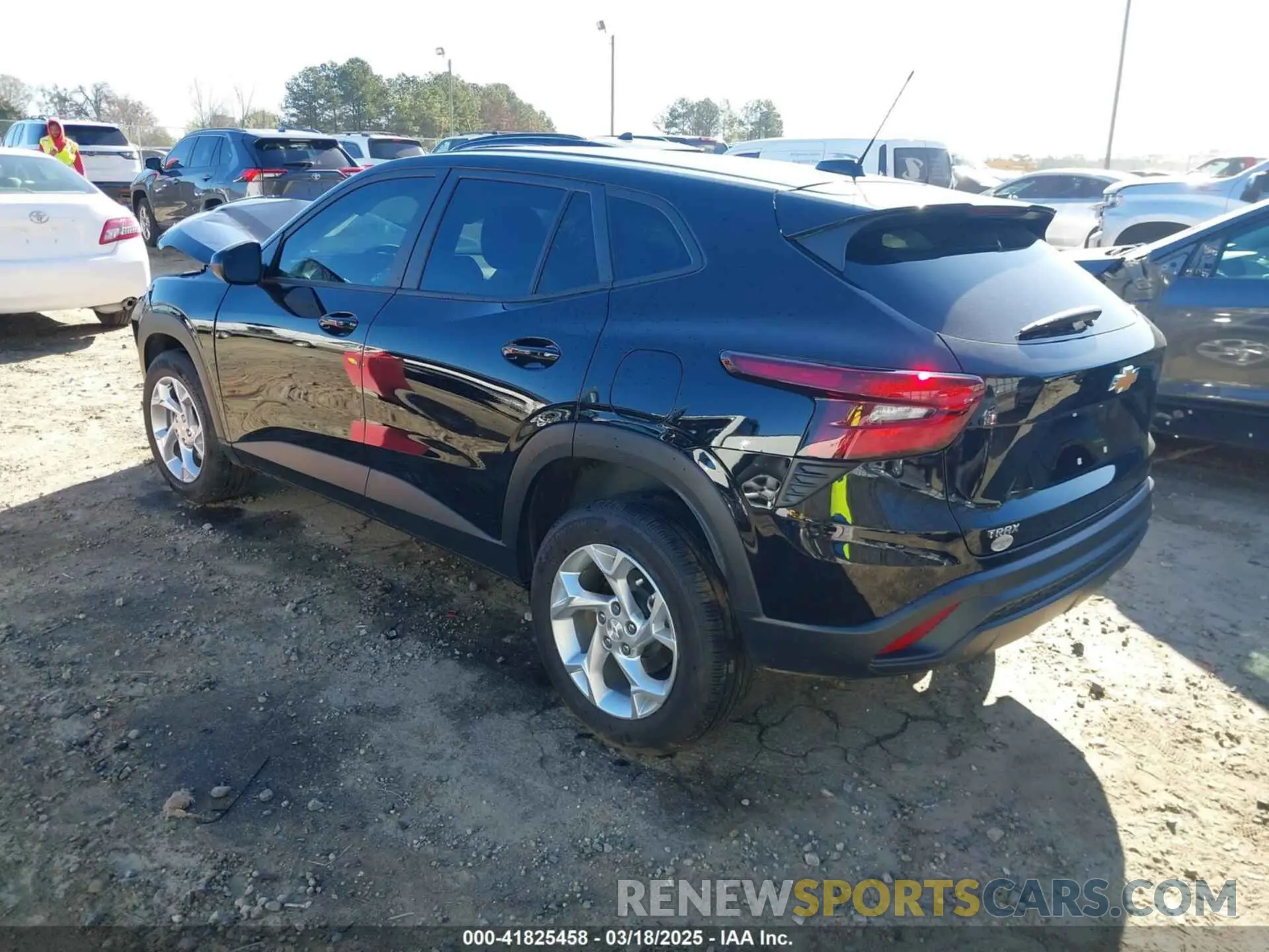 3 Фотография поврежденного автомобиля KL77LFE26RC201235 CHEVROLET TRAX 2024