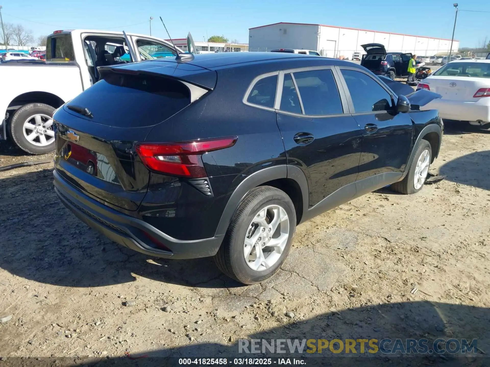 4 Фотография поврежденного автомобиля KL77LFE26RC201235 CHEVROLET TRAX 2024