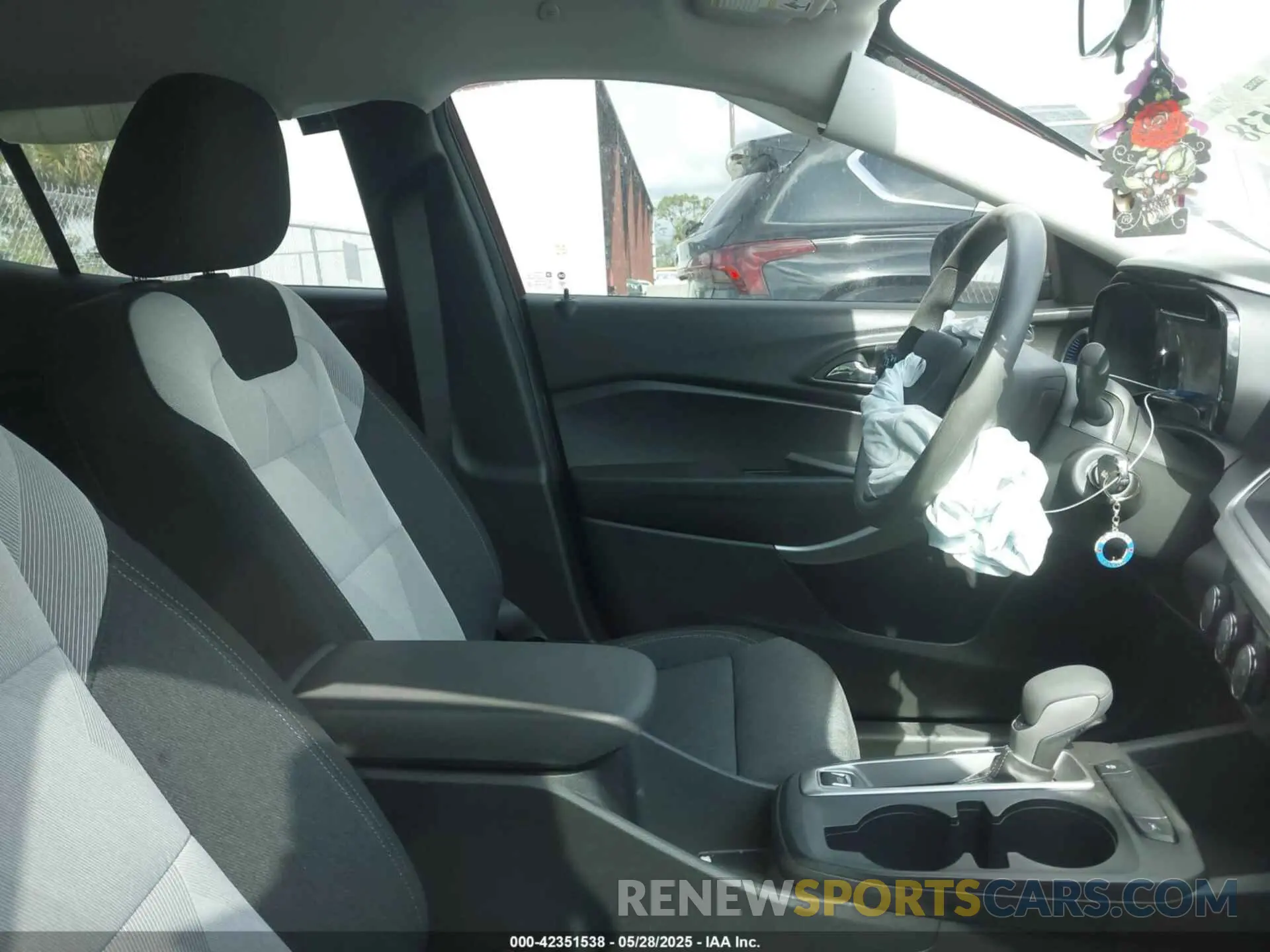 5 Photograph of a damaged car KL77LFE27RC082451 CHEVROLET TRAX 2024