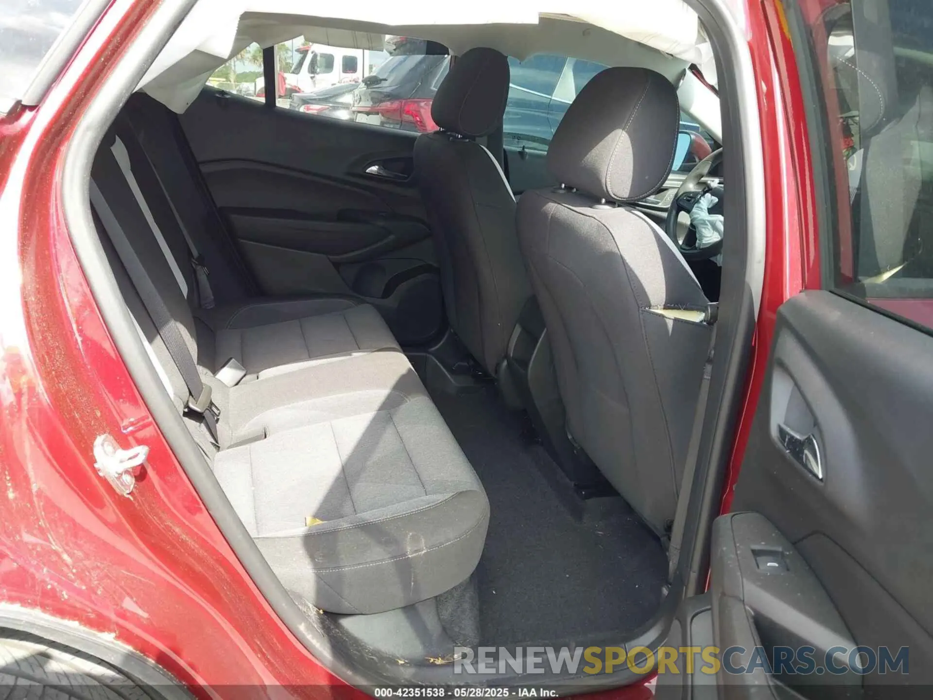 8 Photograph of a damaged car KL77LFE27RC082451 CHEVROLET TRAX 2024