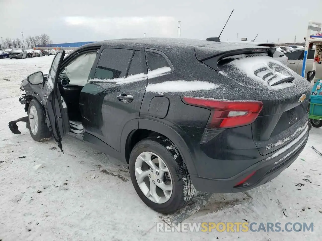 2 Фотография поврежденного автомобиля KL77LFE27RC197308 CHEVROLET TRAX 2024