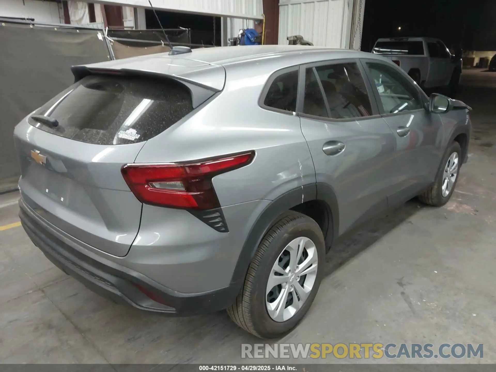 4 Фотография поврежденного автомобиля KL77LFE27RC245700 CHEVROLET TRAX 2024