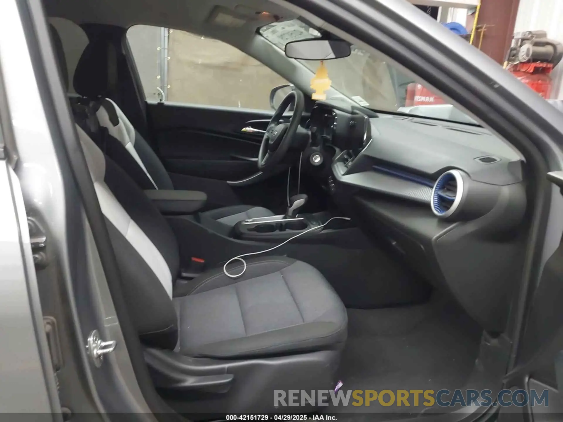 5 Фотография поврежденного автомобиля KL77LFE27RC245700 CHEVROLET TRAX 2024