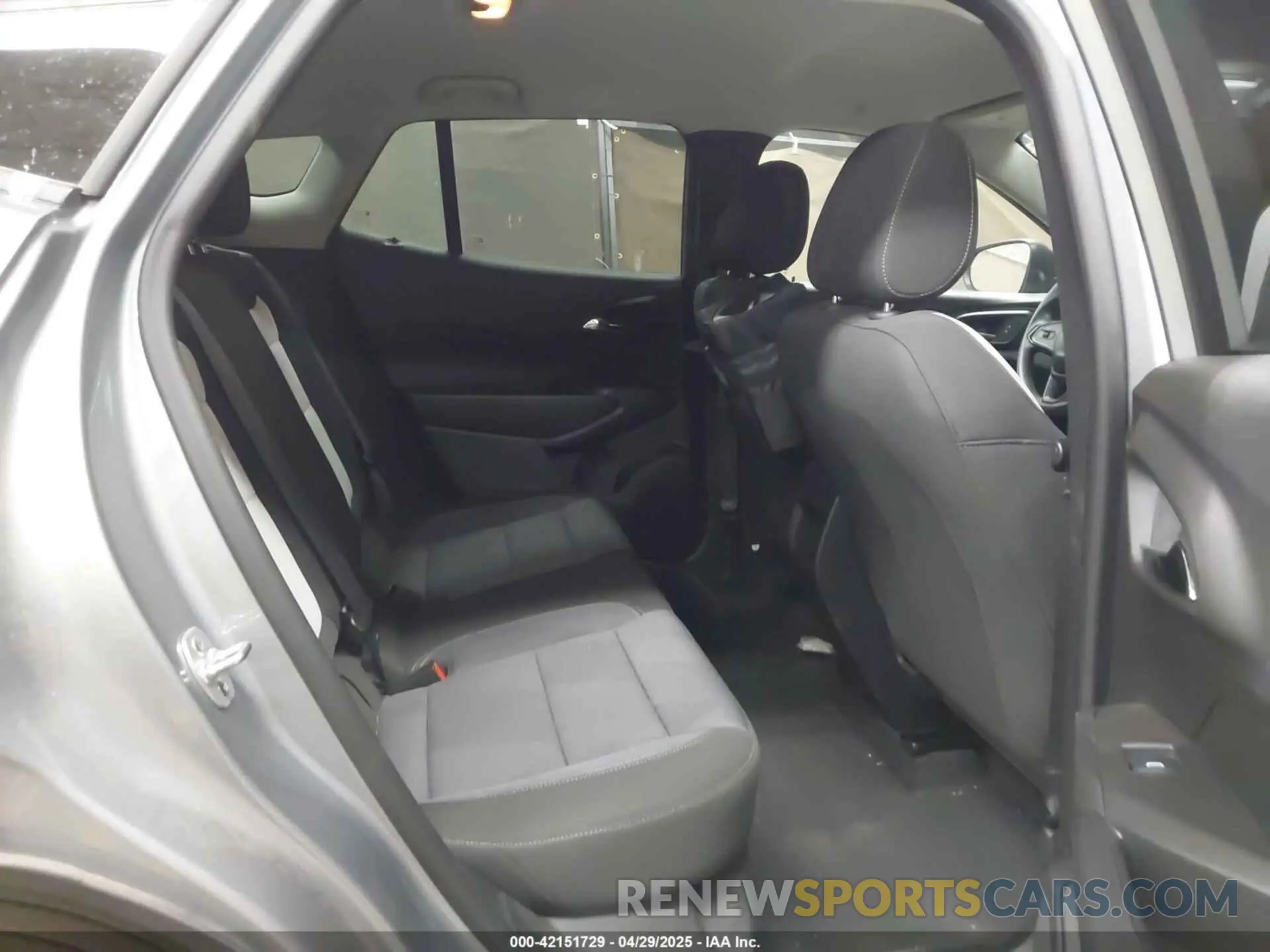 8 Фотография поврежденного автомобиля KL77LFE27RC245700 CHEVROLET TRAX 2024