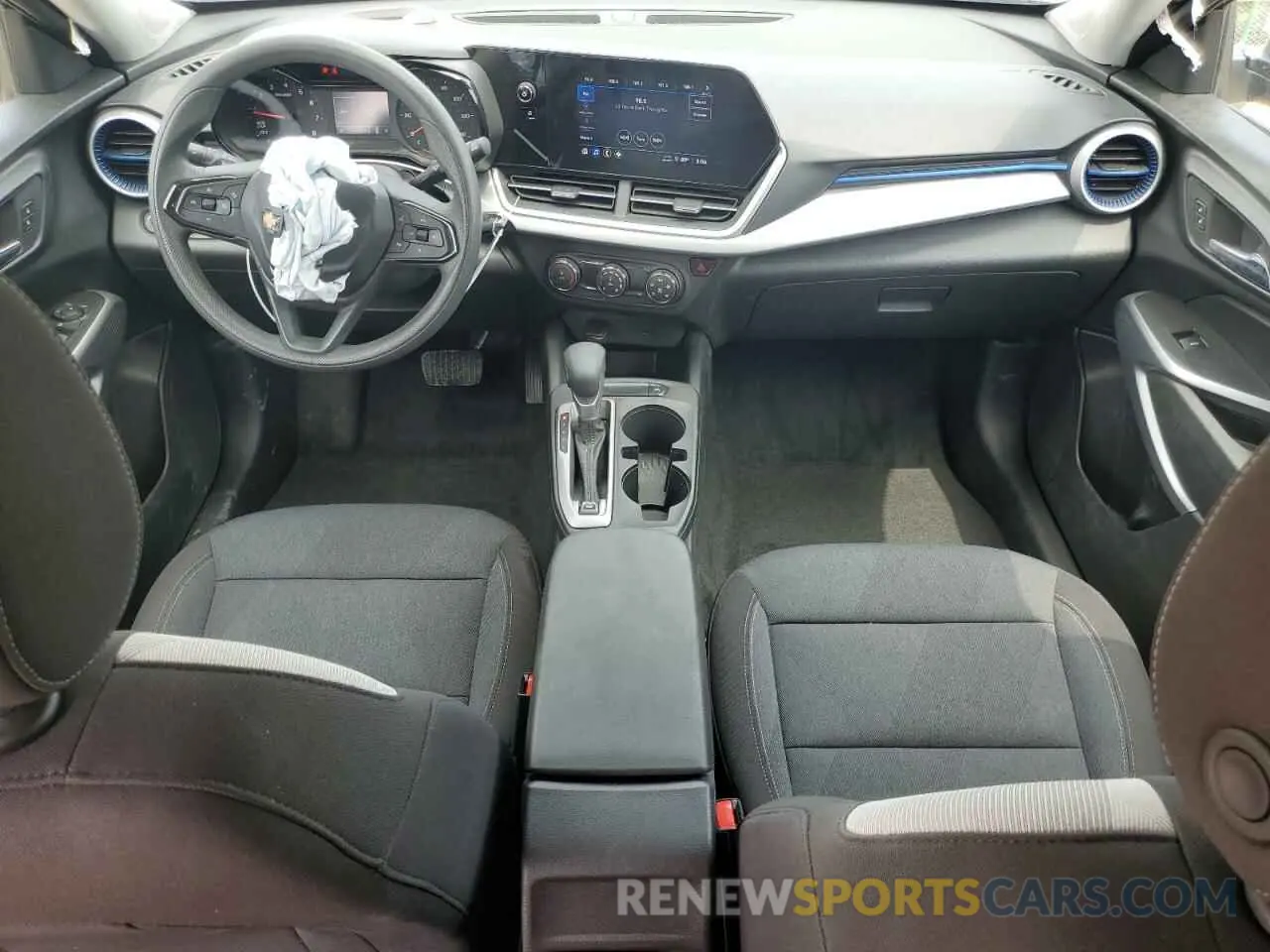 8 Photograph of a damaged car KL77LFE28RC165029 CHEVROLET TRAX 2024