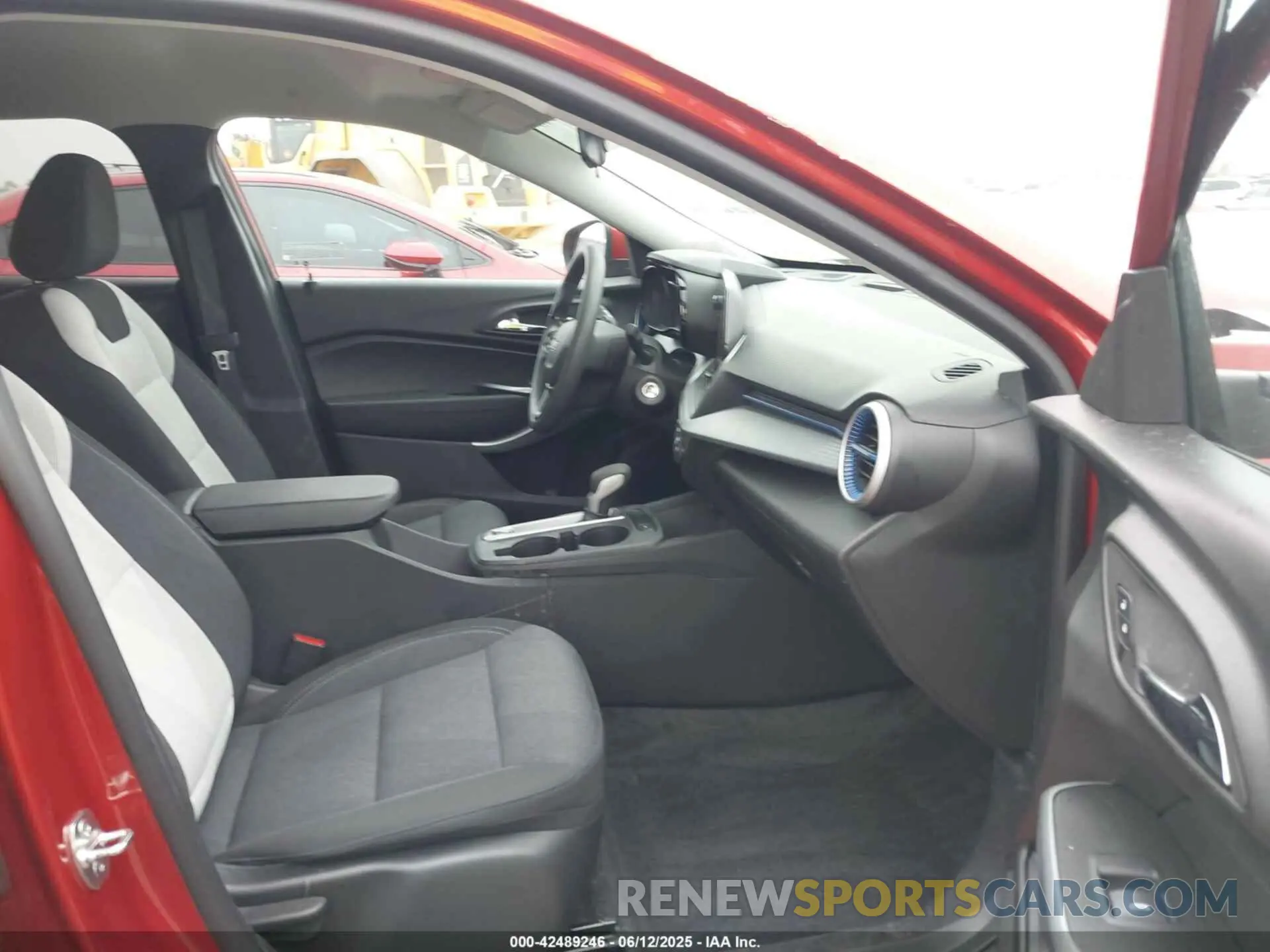 5 Photograph of a damaged car KL77LFE28RC193767 CHEVROLET TRAX 2024