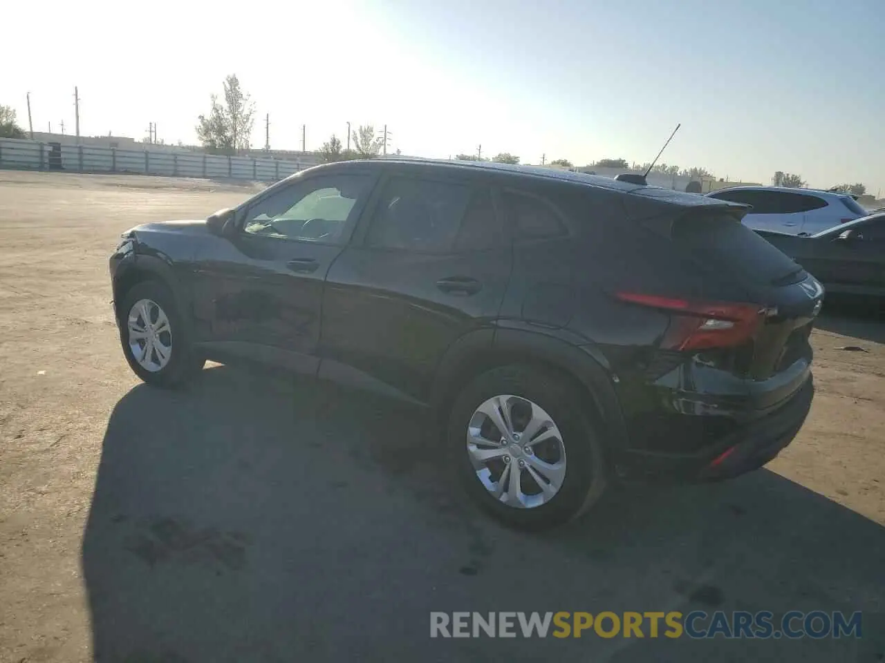 2 Фотография поврежденного автомобиля KL77LFE29RC040203 CHEVROLET TRAX 2024