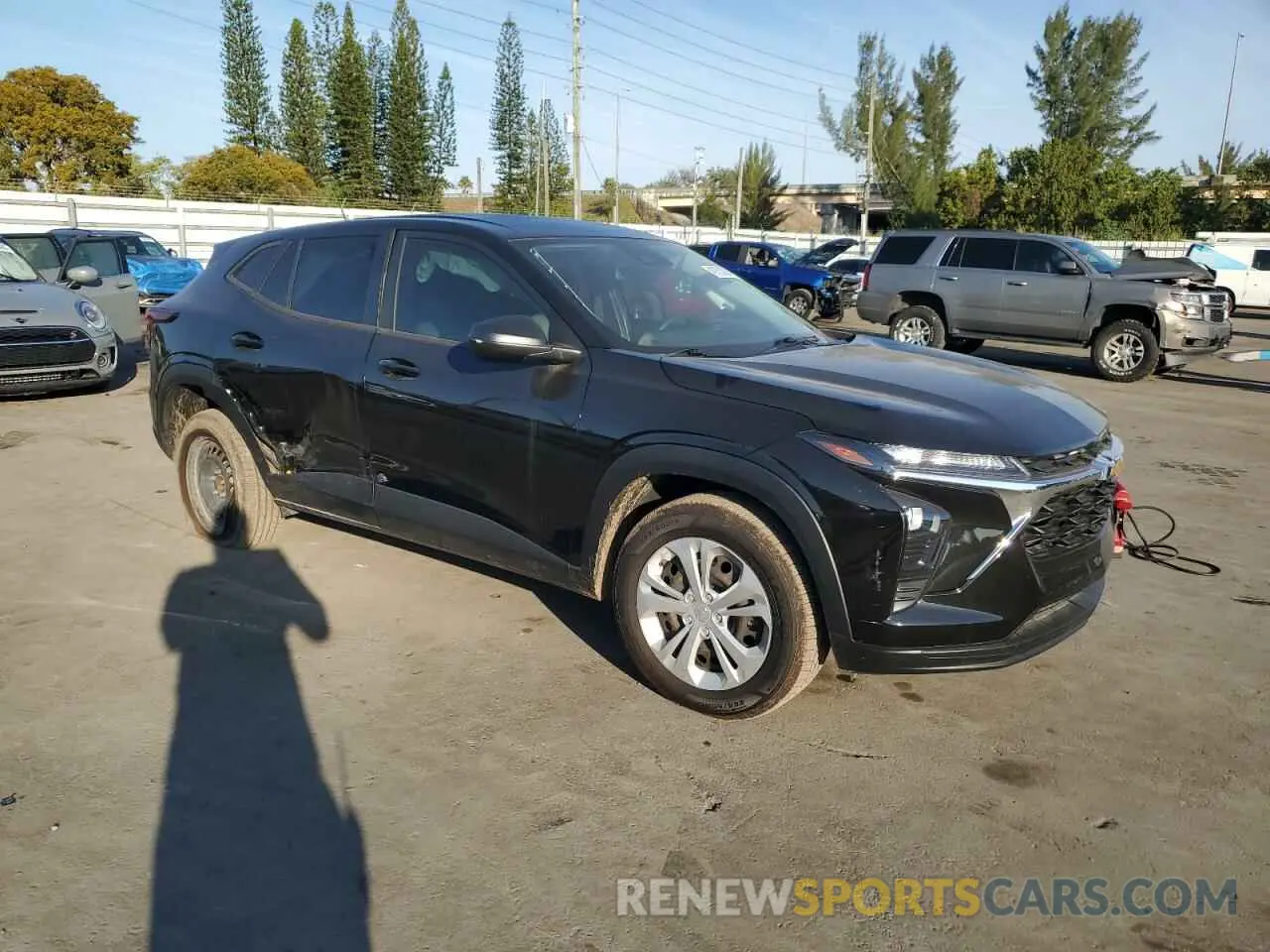 4 Фотография поврежденного автомобиля KL77LFE29RC040203 CHEVROLET TRAX 2024