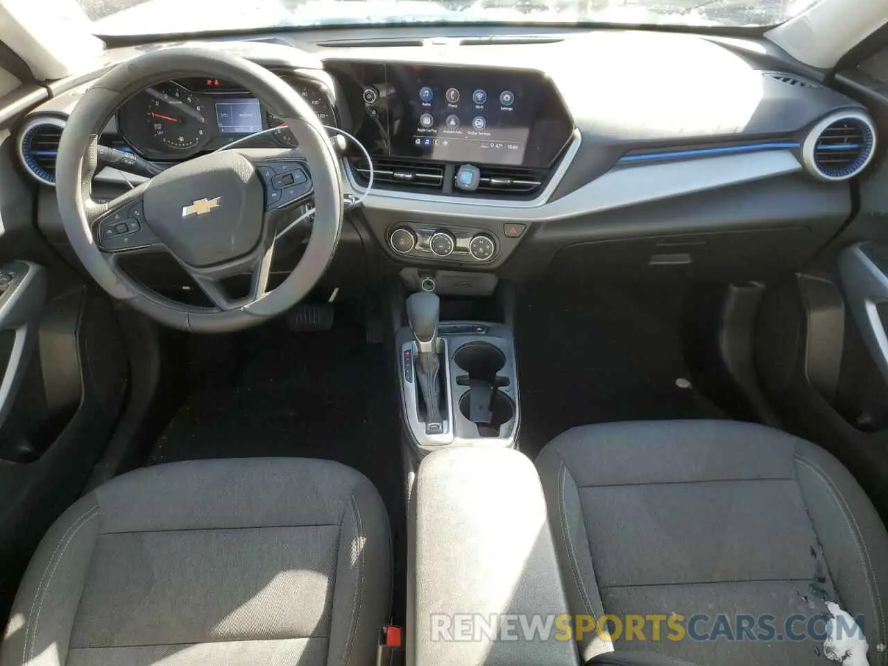 8 Photograph of a damaged car KL77LFE29RC122268 CHEVROLET TRAX 2024
