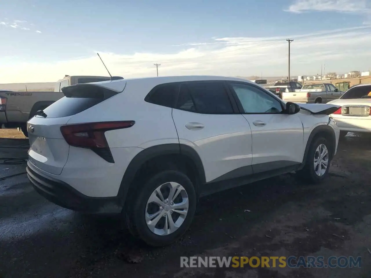 3 Фотография поврежденного автомобиля KL77LFE29RC130709 CHEVROLET TRAX 2024