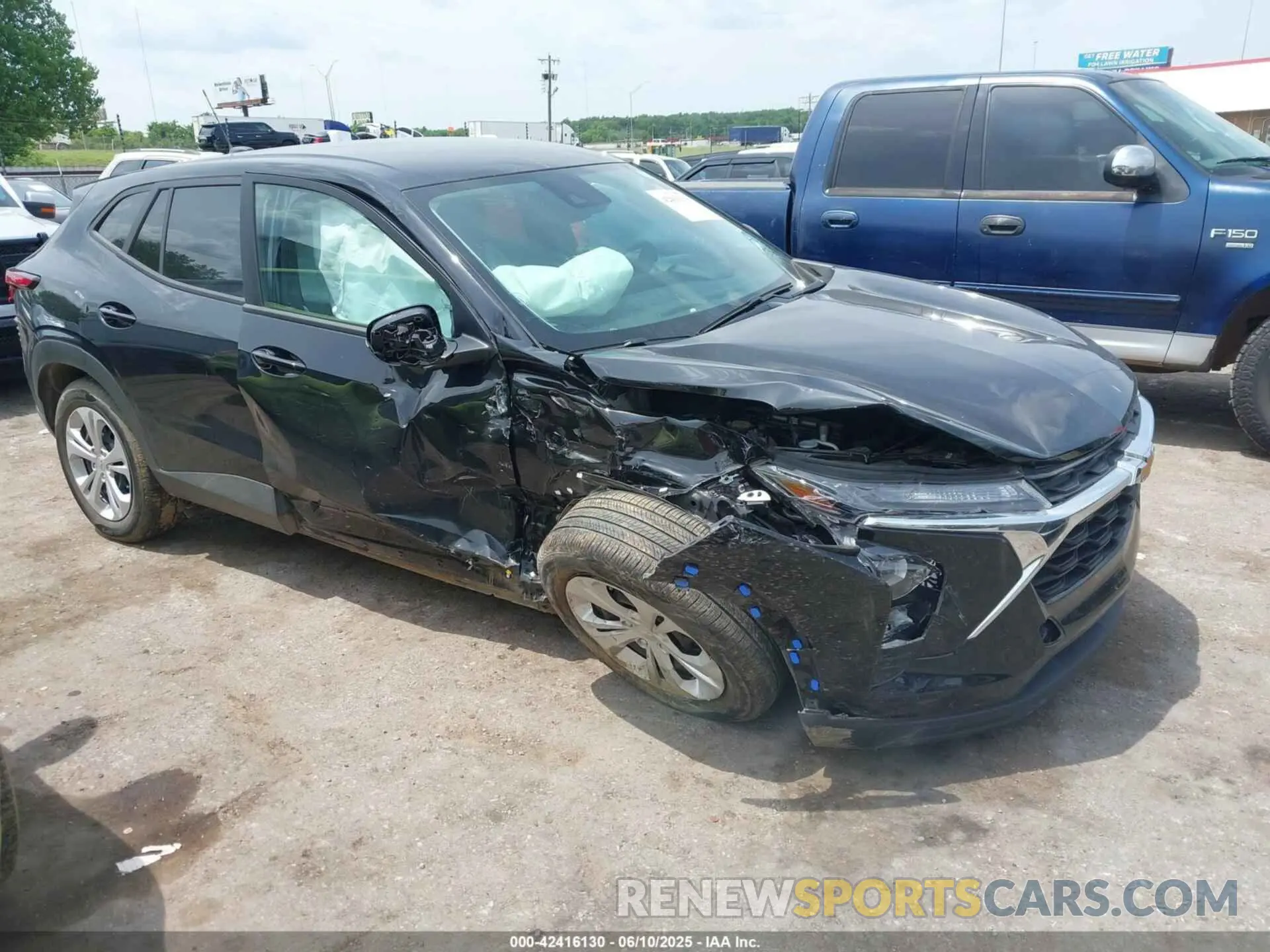 1 Фотография поврежденного автомобиля KL77LFE29RC144027 CHEVROLET TRAX 2024