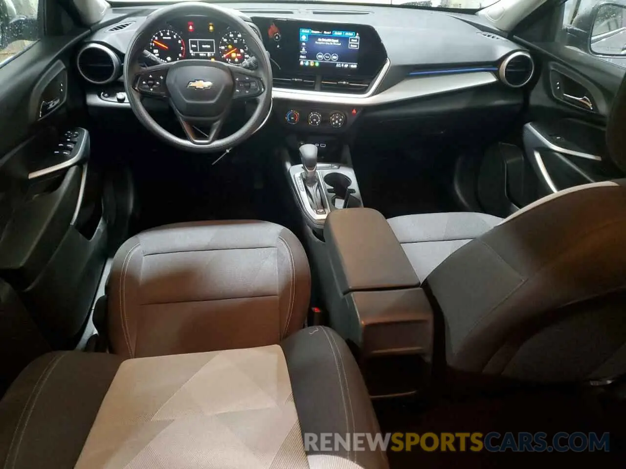 8 Фотография поврежденного автомобиля KL77LFE29RC158543 CHEVROLET TRAX 2024