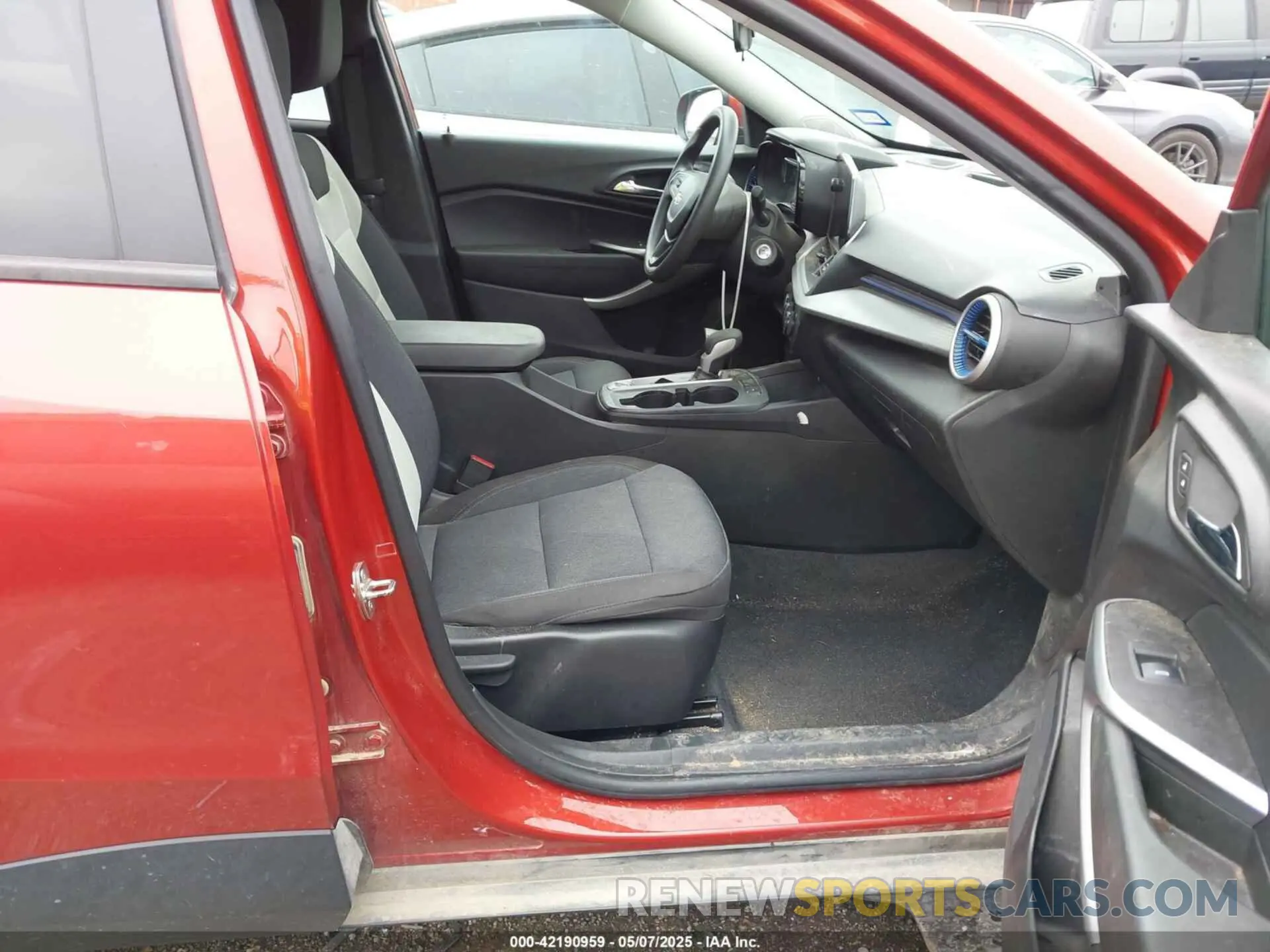 5 Photograph of a damaged car KL77LFE2XRC001765 CHEVROLET TRAX 2024