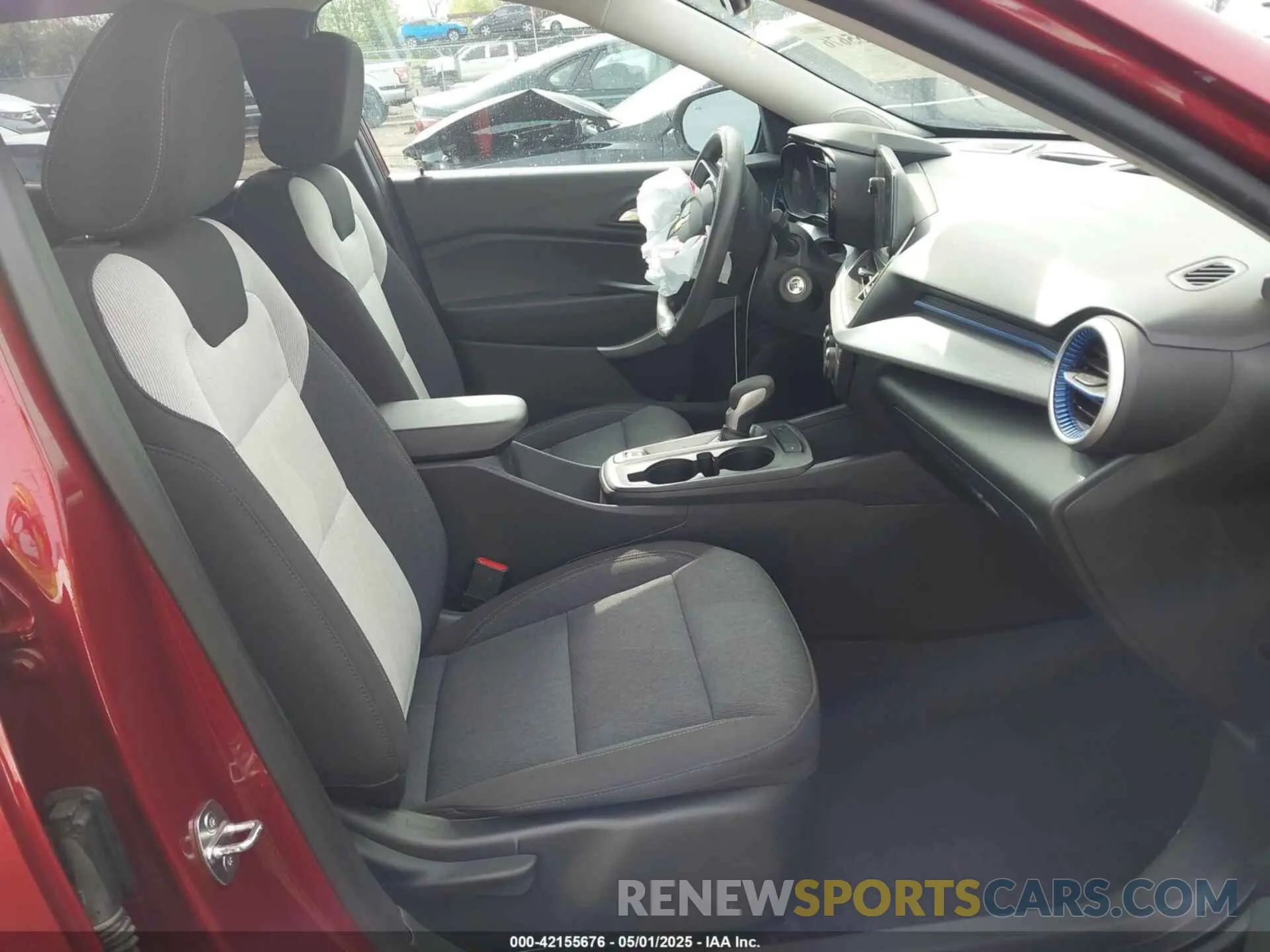 5 Photograph of a damaged car KL77LFE2XRC011826 CHEVROLET TRAX 2024