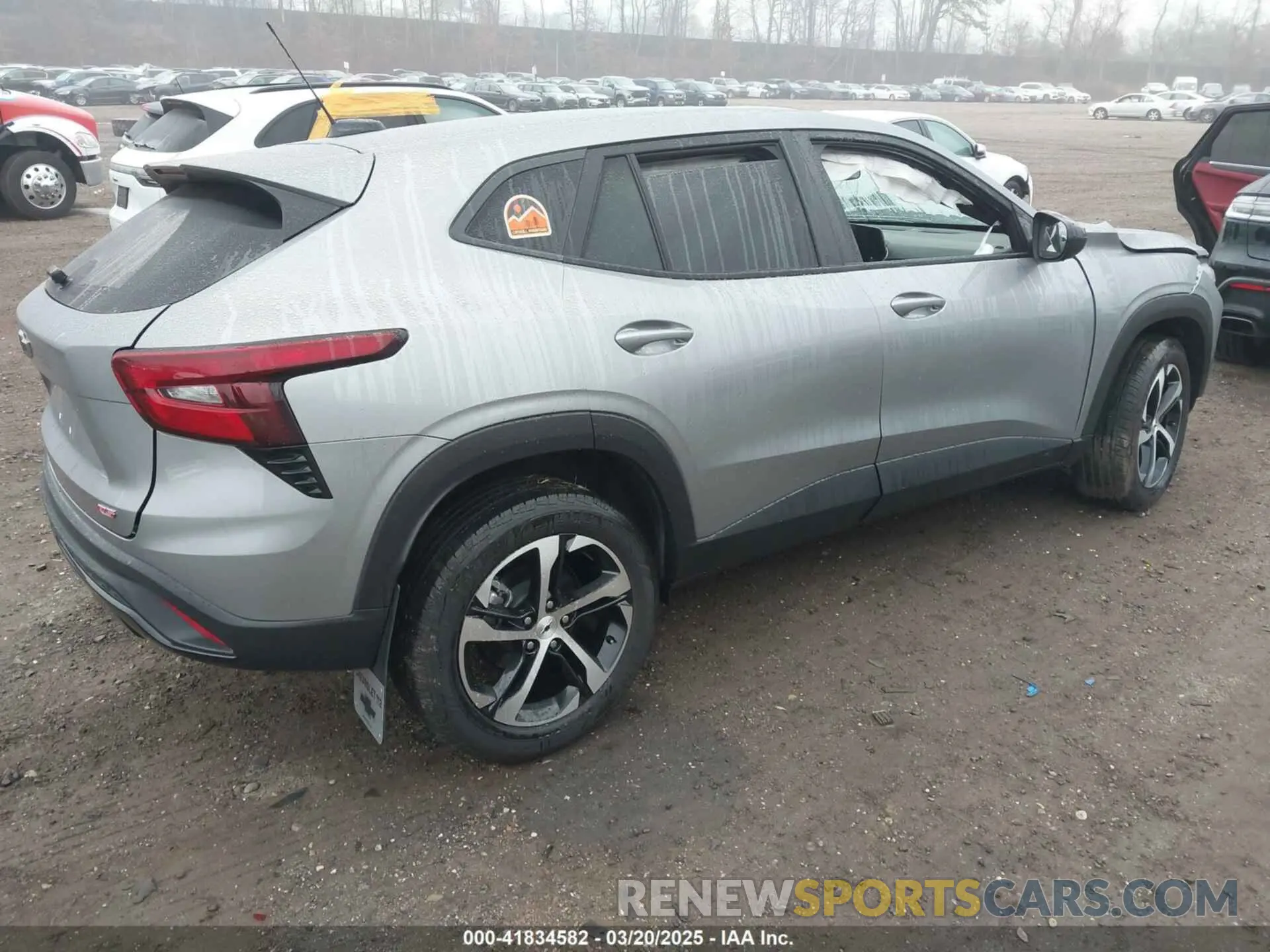 4 Фотография поврежденного автомобиля KL77LGE21RC152404 CHEVROLET TRAX 2024