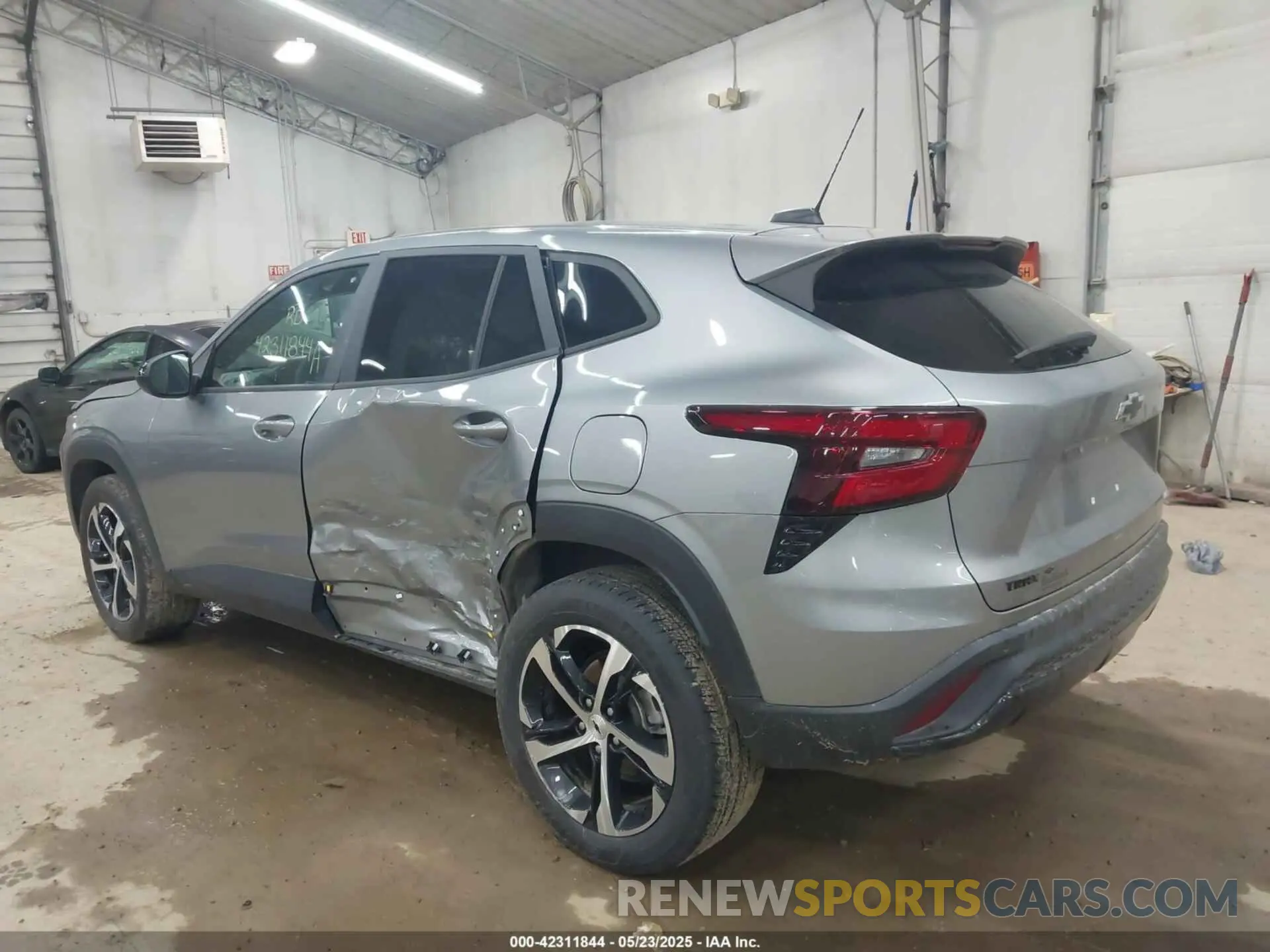 3 Фотография поврежденного автомобиля KL77LGE21RC156291 CHEVROLET TRAX 2024