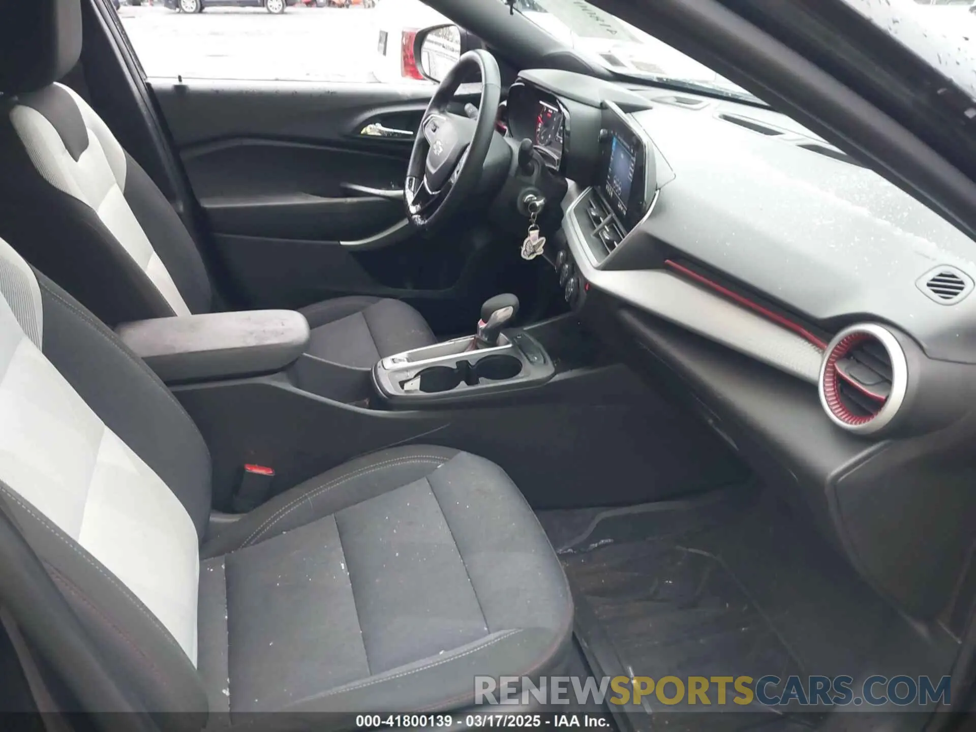 5 Photograph of a damaged car KL77LGE21RC156808 CHEVROLET TRAX 2024