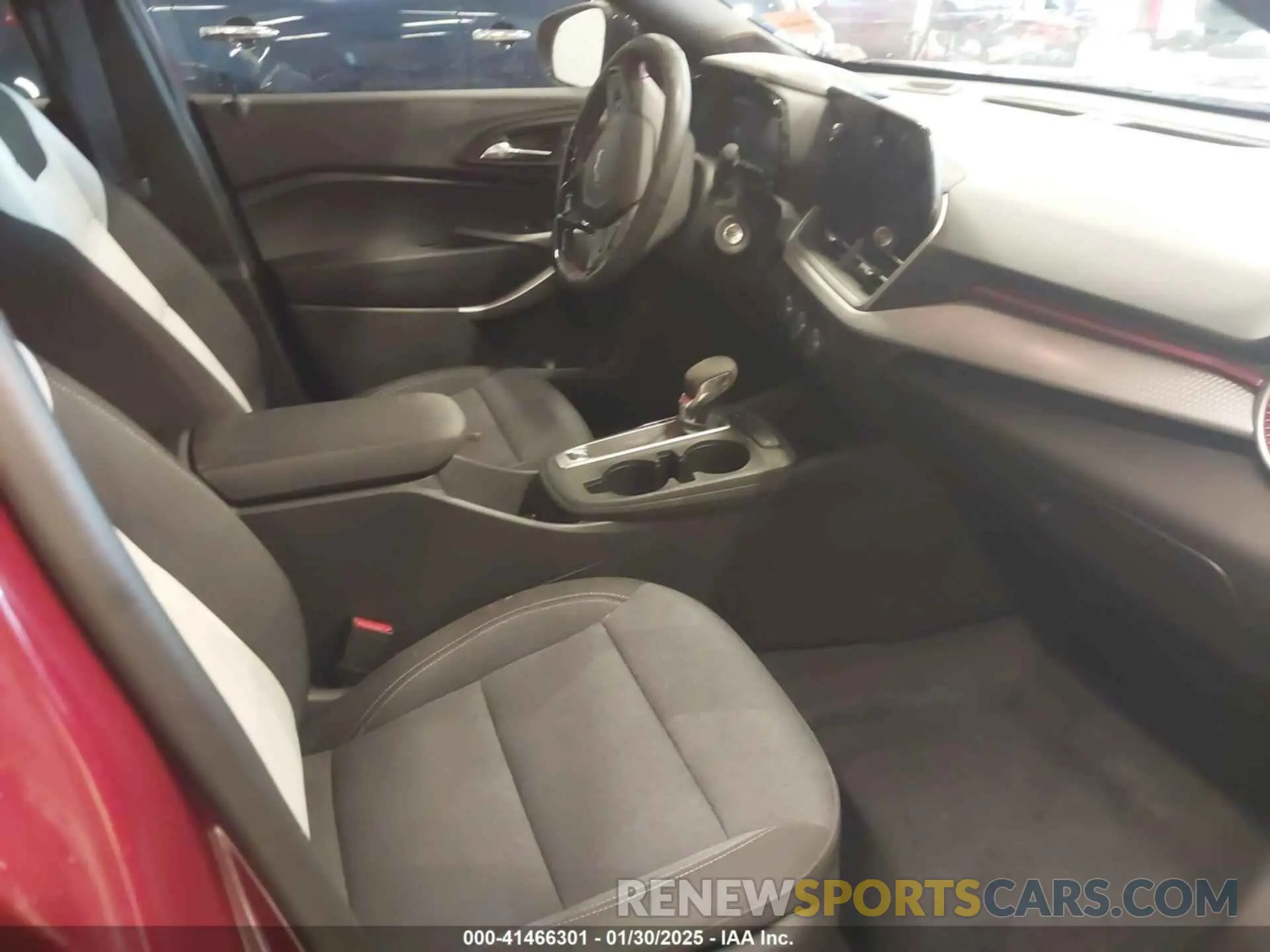 5 Photograph of a damaged car KL77LGE22RC008411 CHEVROLET TRAX 2024