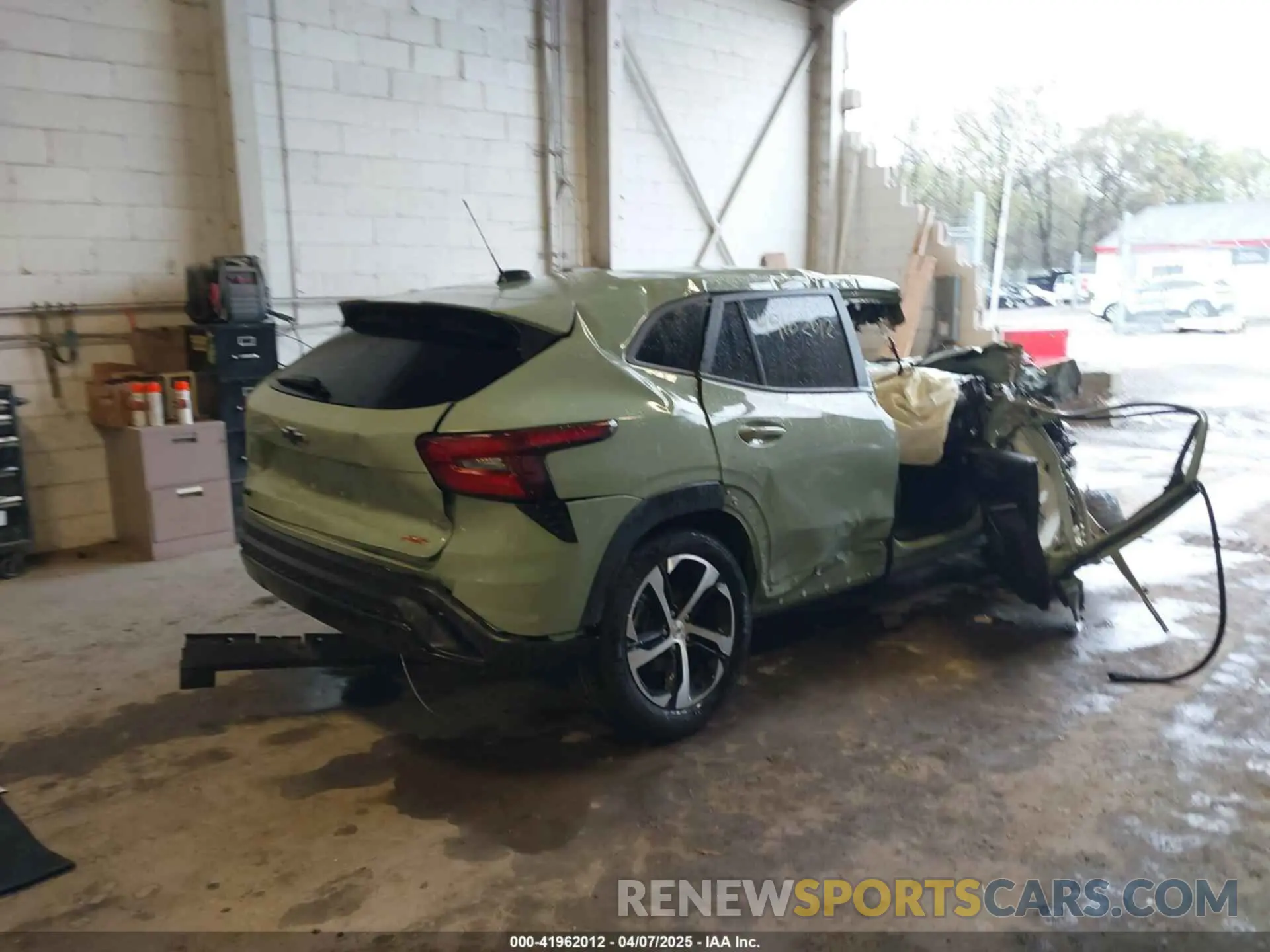 4 Photograph of a damaged car KL77LGE22RC137877 CHEVROLET TRAX 2024