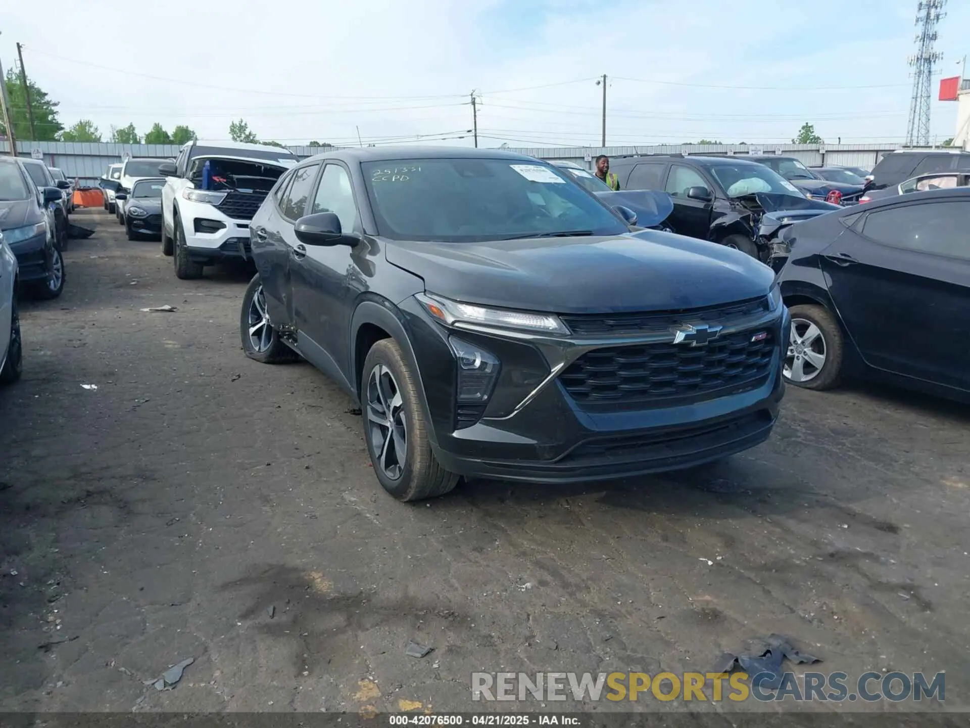 1 Фотография поврежденного автомобиля KL77LGE22RC223836 CHEVROLET TRAX 2024