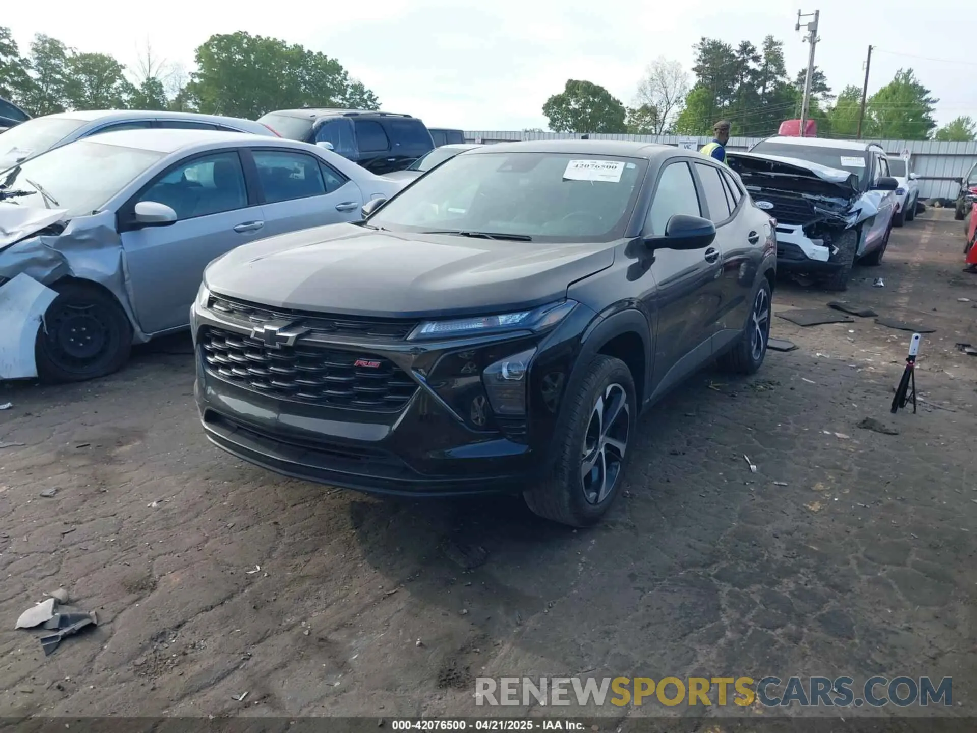2 Фотография поврежденного автомобиля KL77LGE22RC223836 CHEVROLET TRAX 2024
