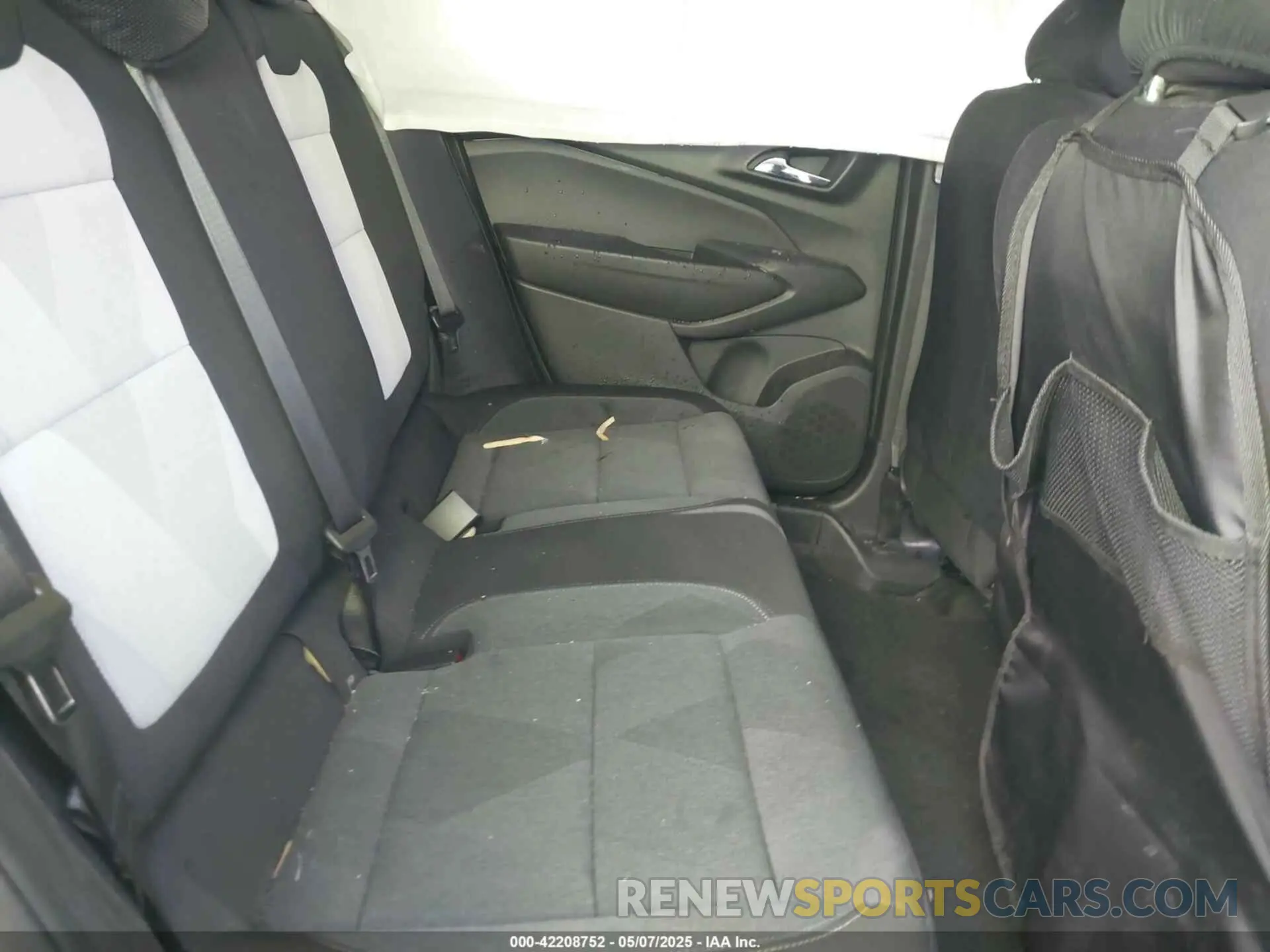 8 Photograph of a damaged car KL77LGE23RC099236 CHEVROLET TRAX 2024