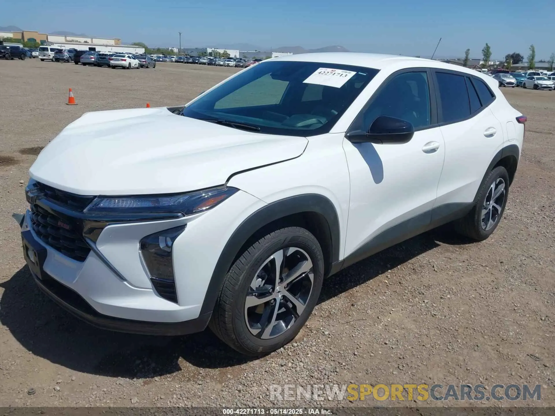 2 Фотография поврежденного автомобиля KL77LGE23RC190779 CHEVROLET TRAX 2024