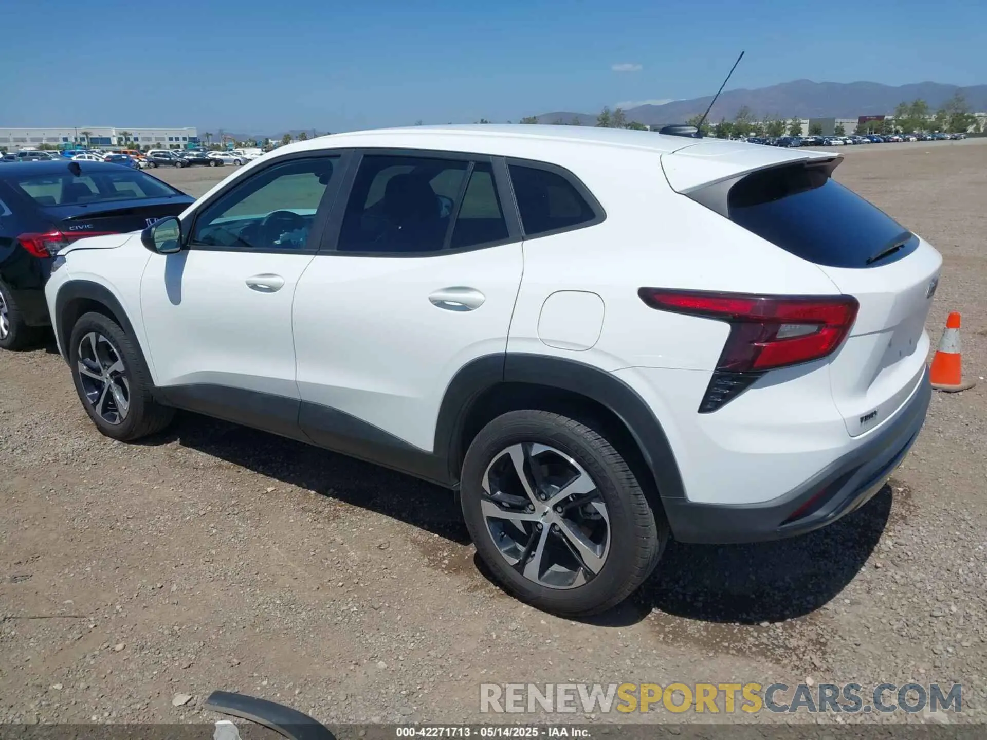 3 Фотография поврежденного автомобиля KL77LGE23RC190779 CHEVROLET TRAX 2024
