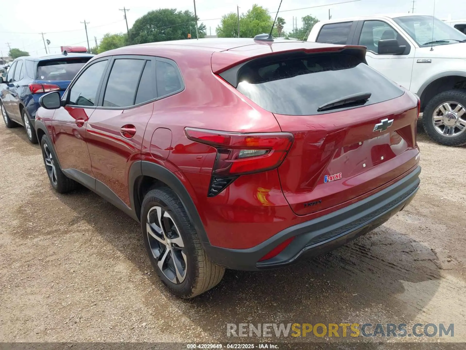 3 Фотография поврежденного автомобиля KL77LGE24RC145334 CHEVROLET TRAX 2024