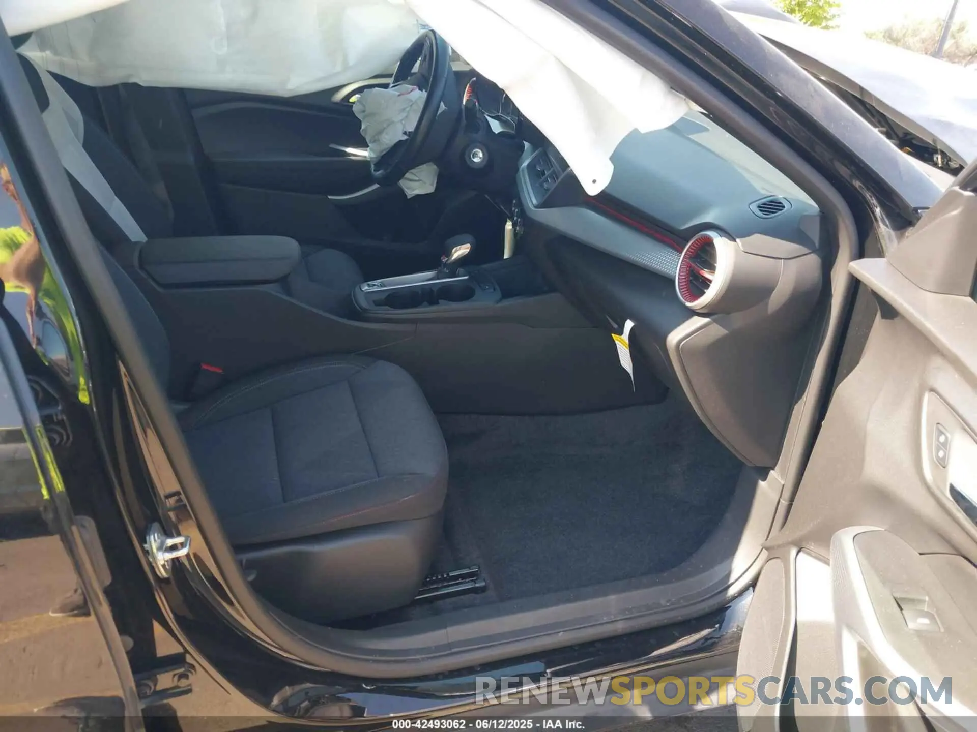 5 Photograph of a damaged car KL77LGE26RC122976 CHEVROLET TRAX 2024