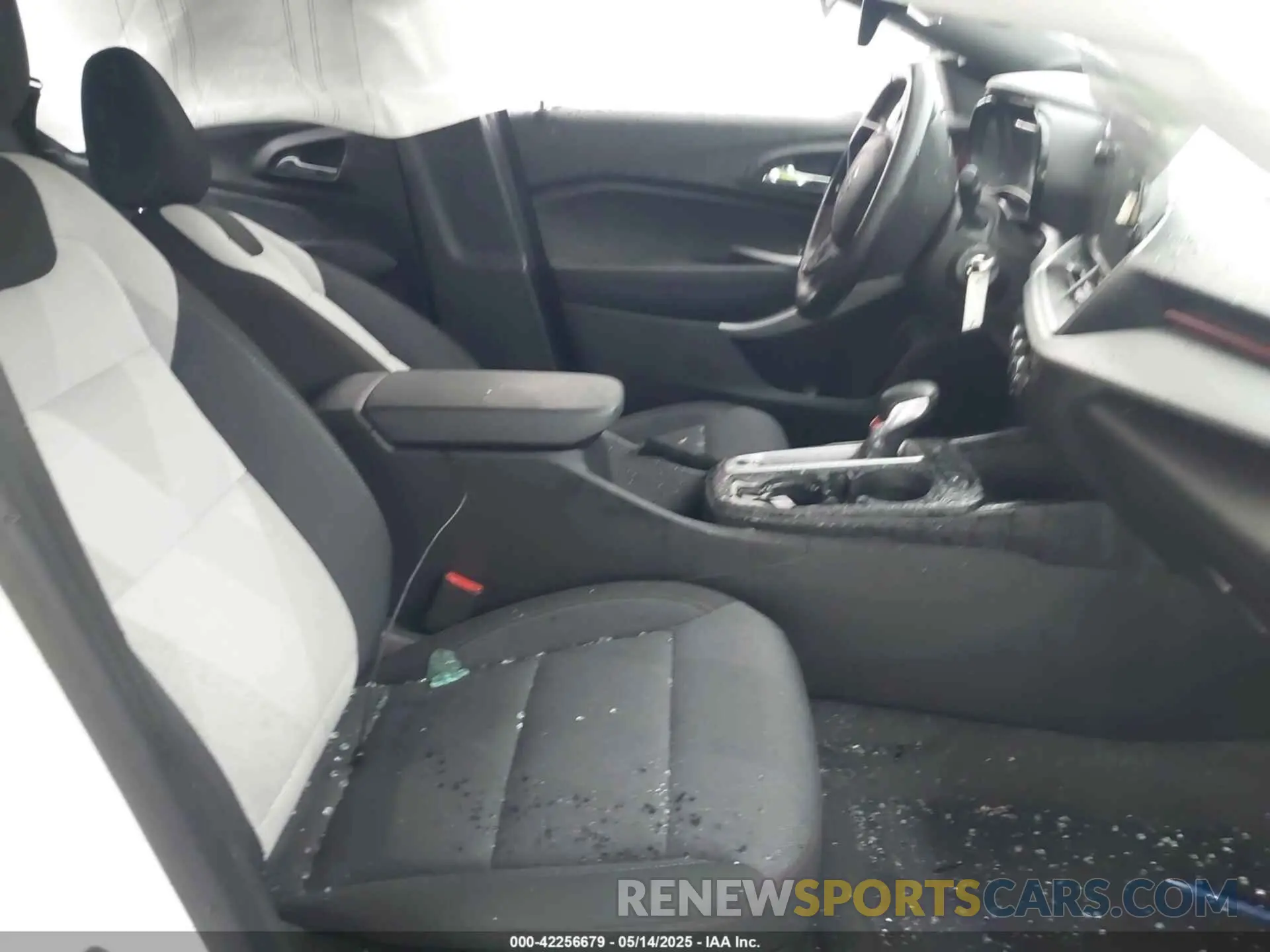 5 Фотография поврежденного автомобиля KL77LGE27RC032624 CHEVROLET TRAX 2024