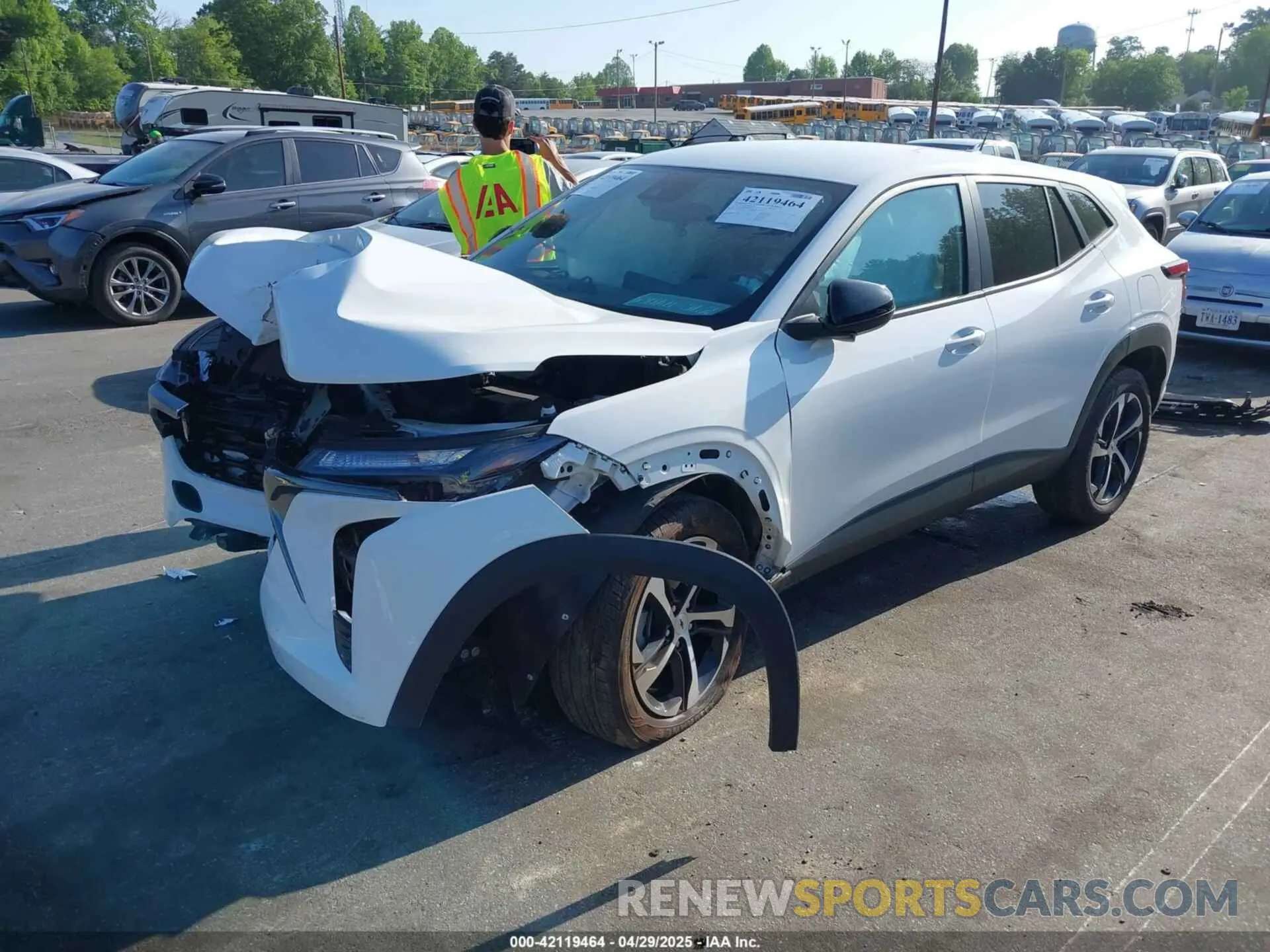 2 Фотография поврежденного автомобиля KL77LGE28RC018635 CHEVROLET TRAX 2024