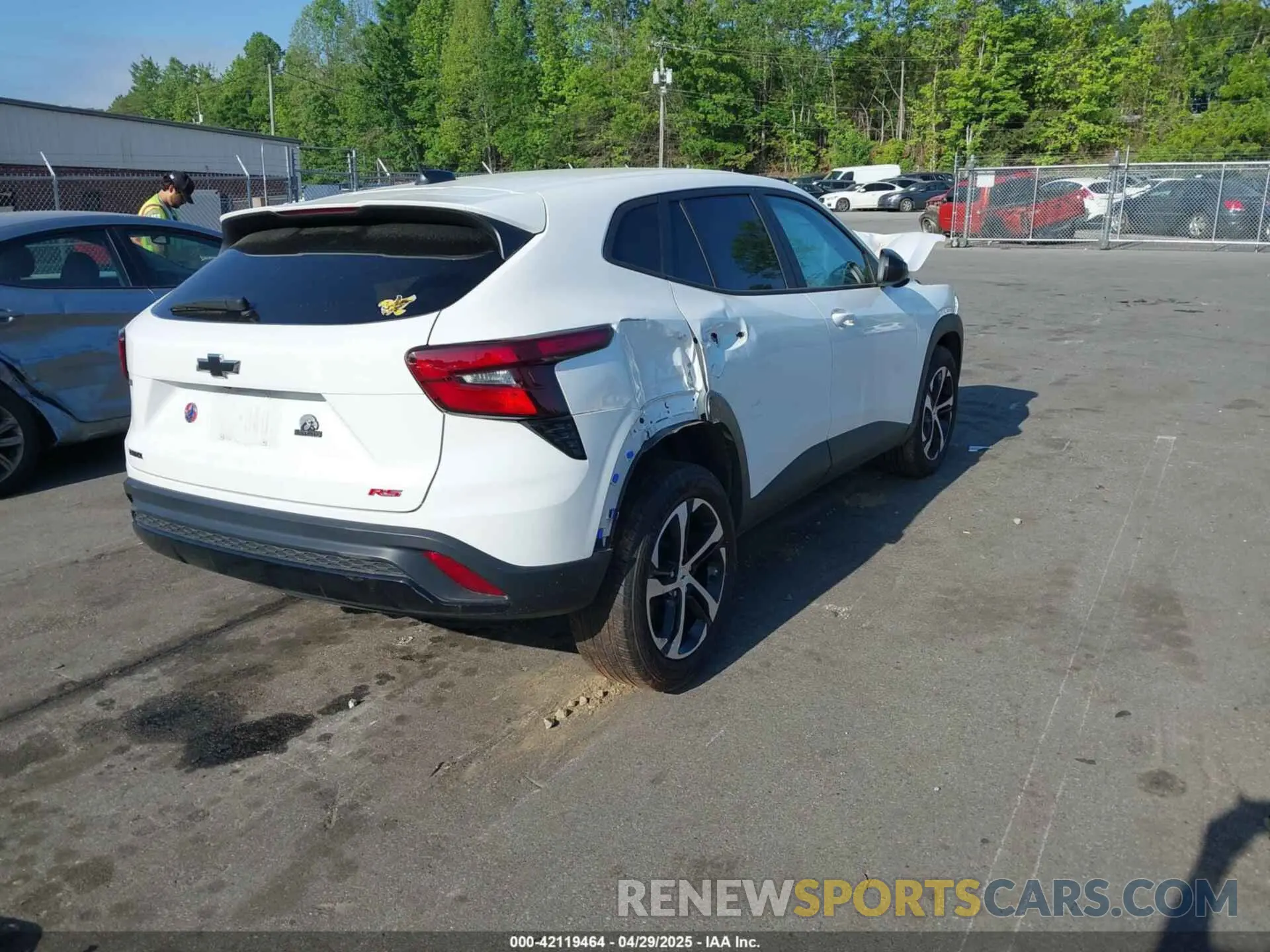 4 Фотография поврежденного автомобиля KL77LGE28RC018635 CHEVROLET TRAX 2024